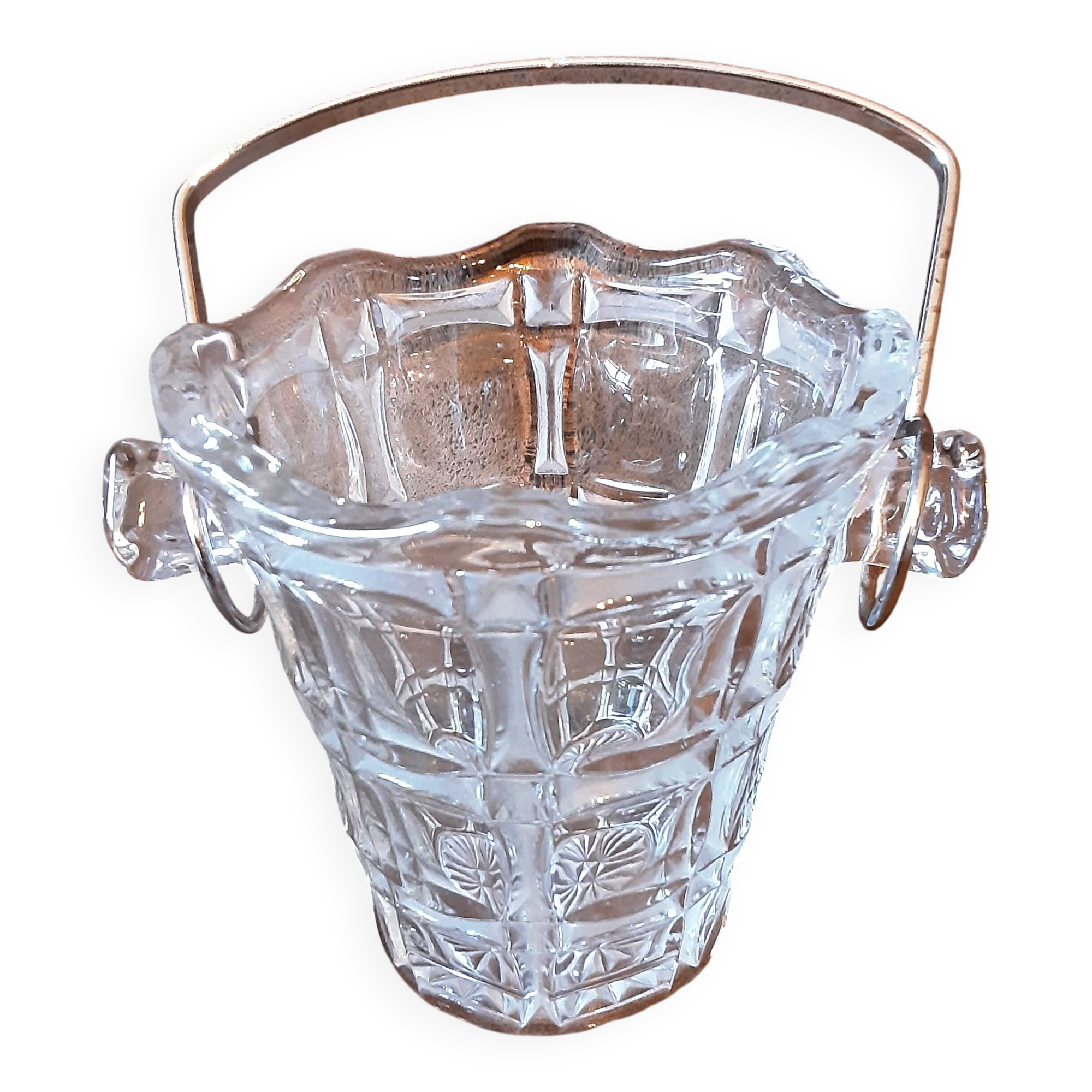 Stylish ice bucket