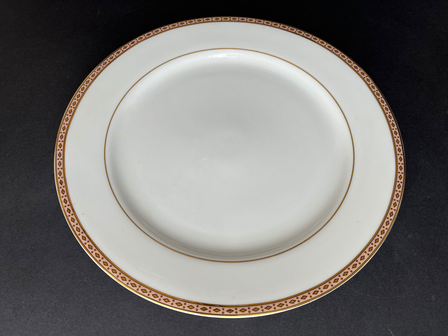 2 porcelain presentation plates