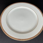 2 assiettes de présentation en porcelaine