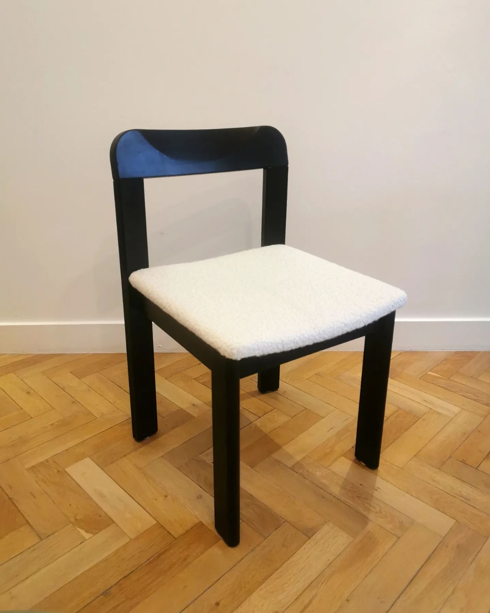 4 chairs