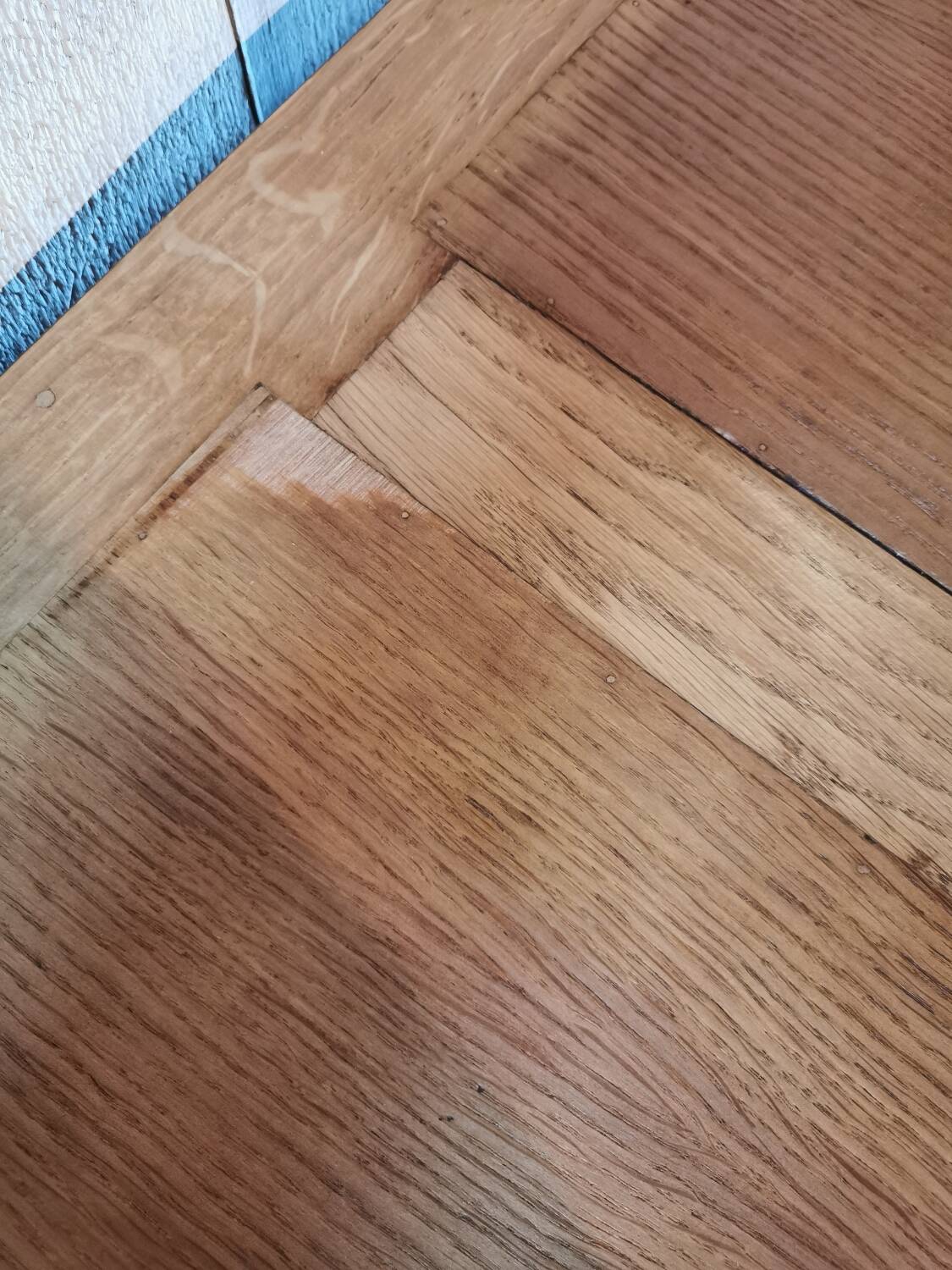 Compass feet sideboard