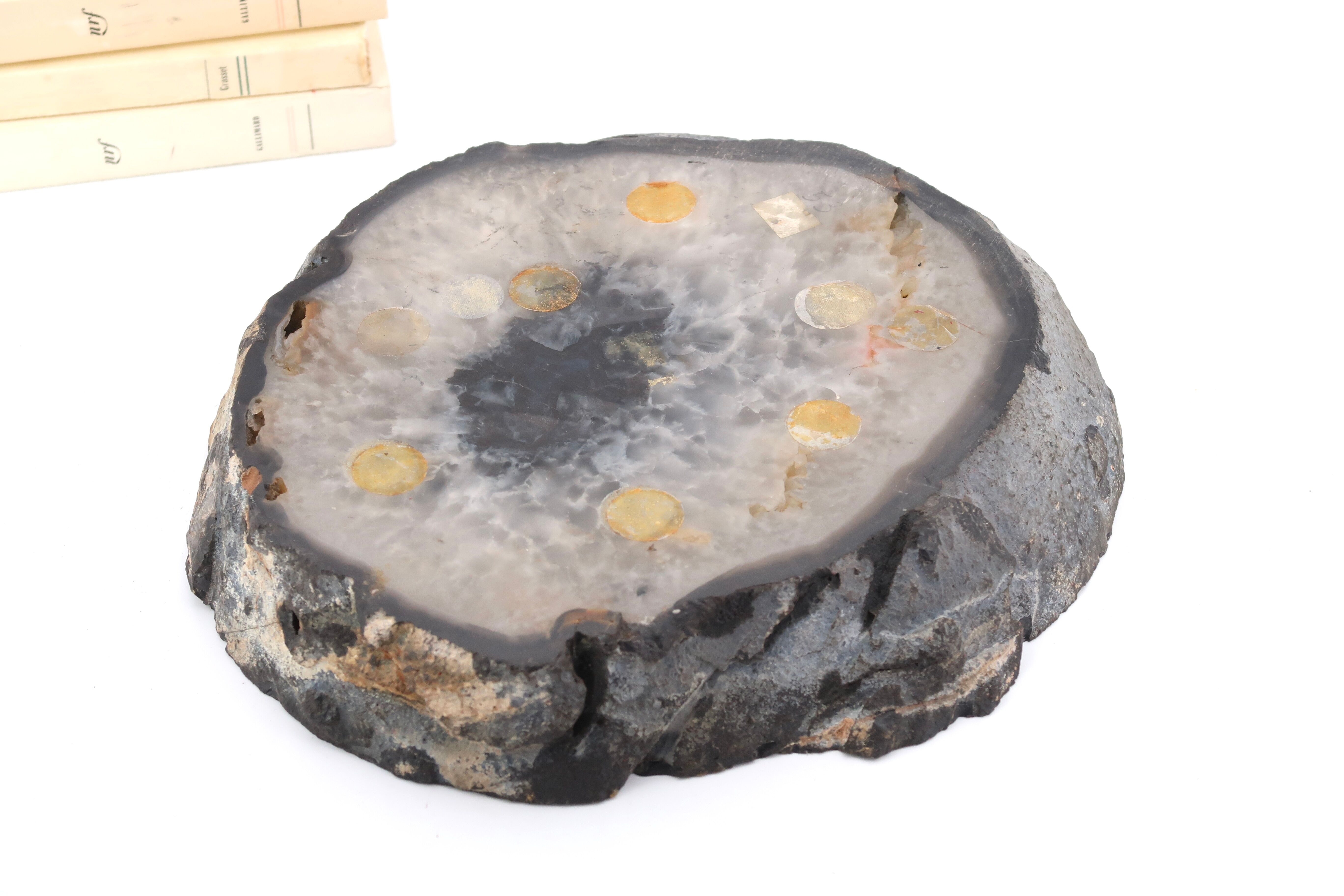 Empty pocket in carved agate, 1970s