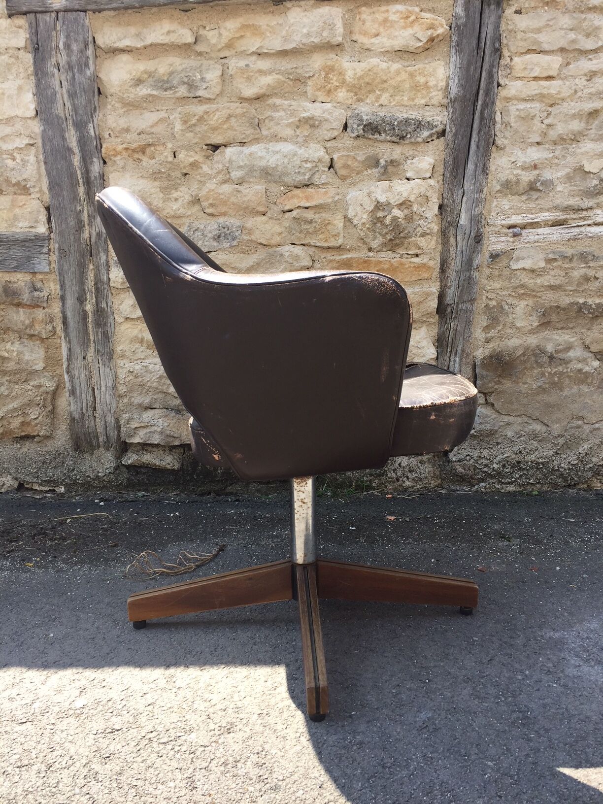 Executive armchair by Eero Saarinen for Knoll