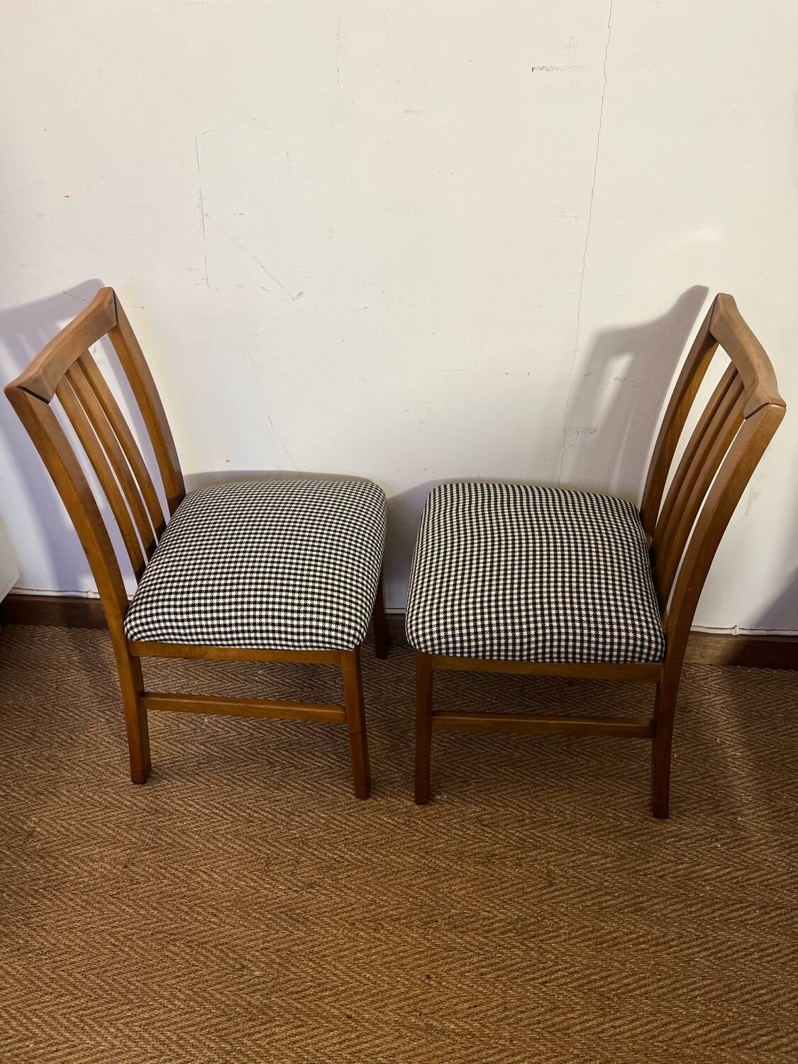 Set of 4 vintage wooden chairs