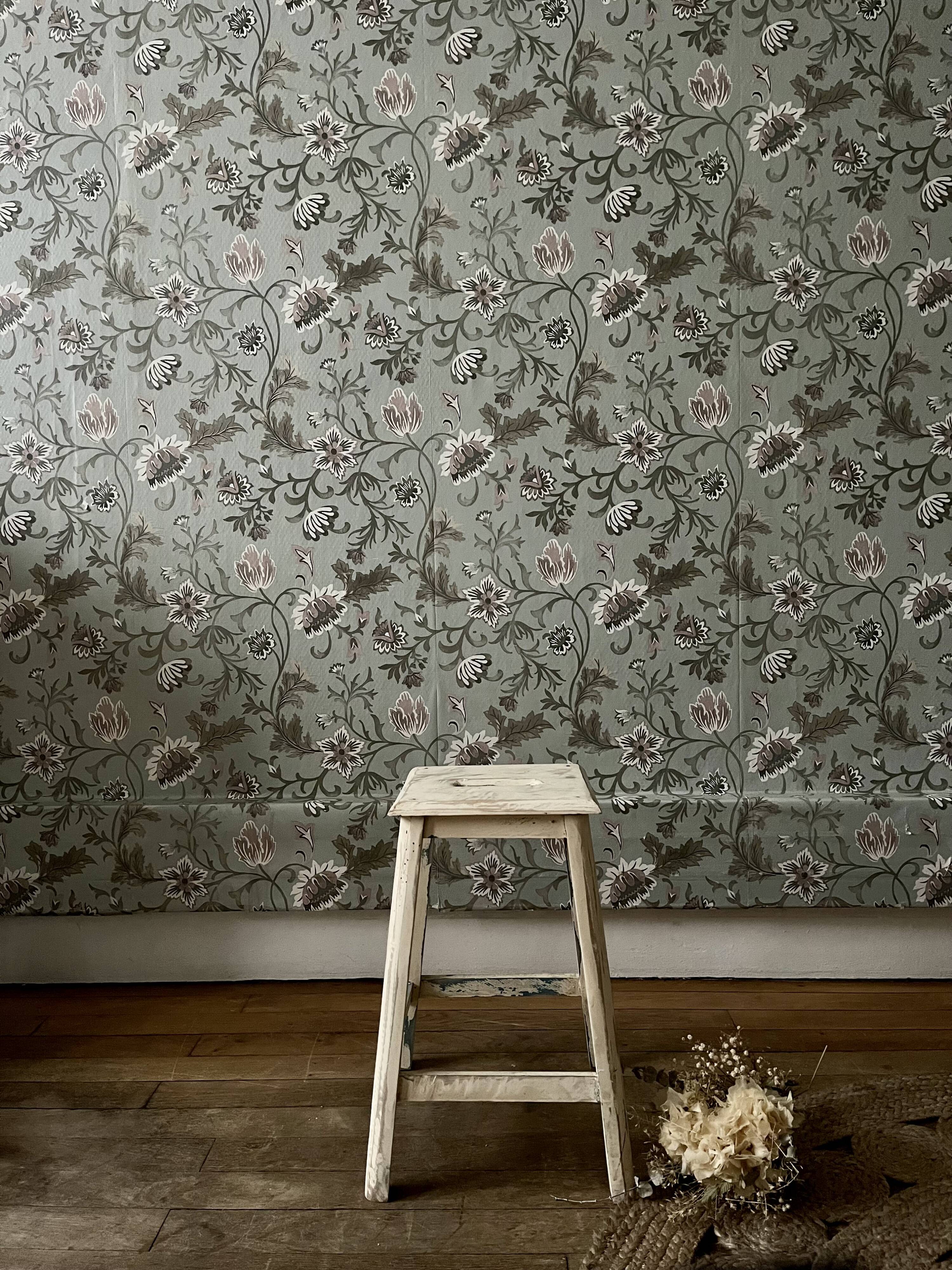 Weathered workshop stool (renovated)