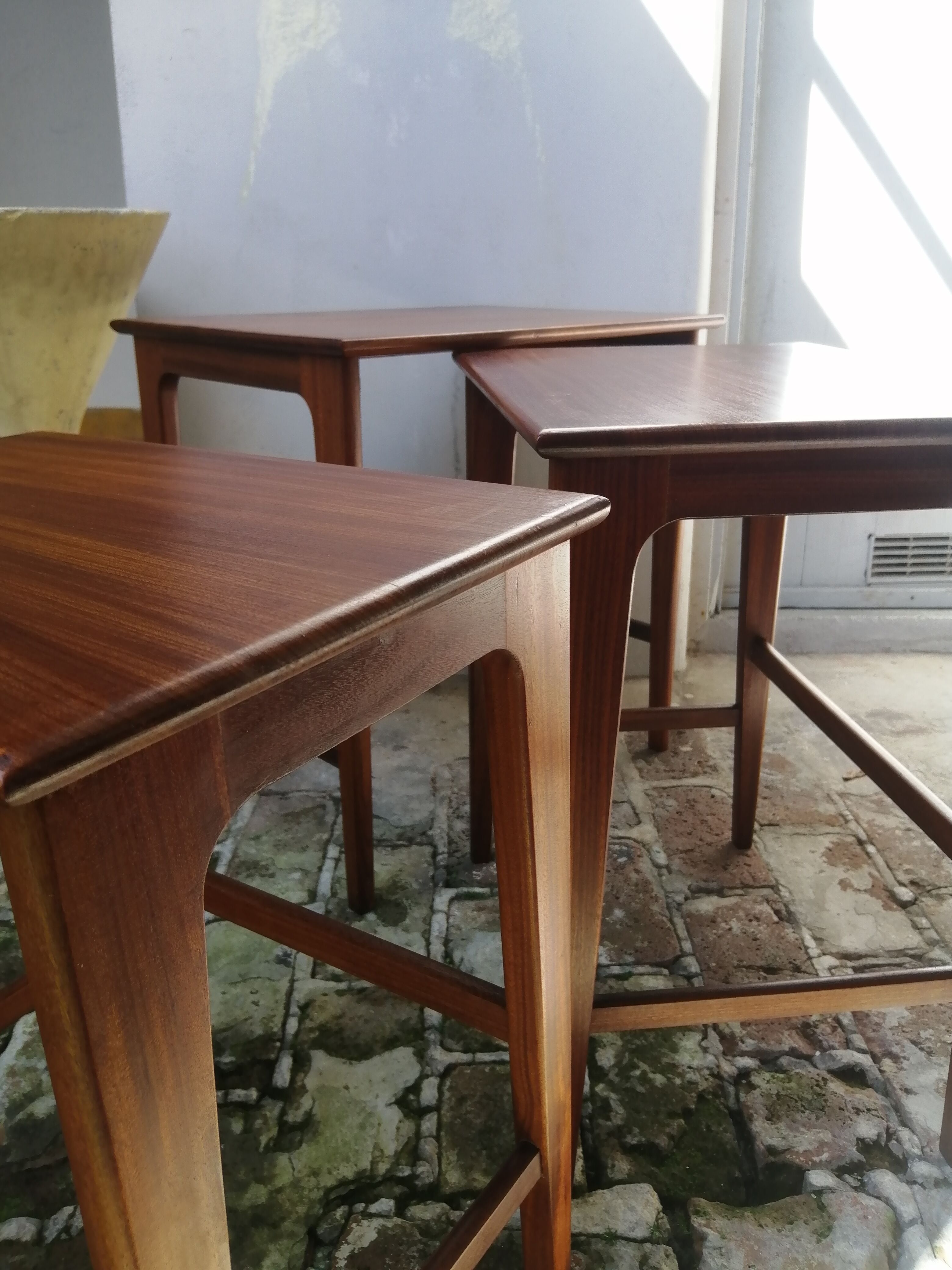 Pull-out tables from the 60s in solid exotic wood published by Younger