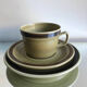 Set de 4 assiettes, soucoupes, tasses Stavangerflint en grès fin