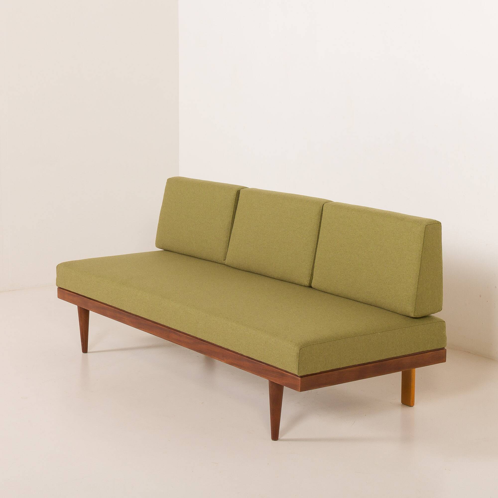 Svane daybed suit, set of 2 sofas and a side table by Igmar Relling, Norway
