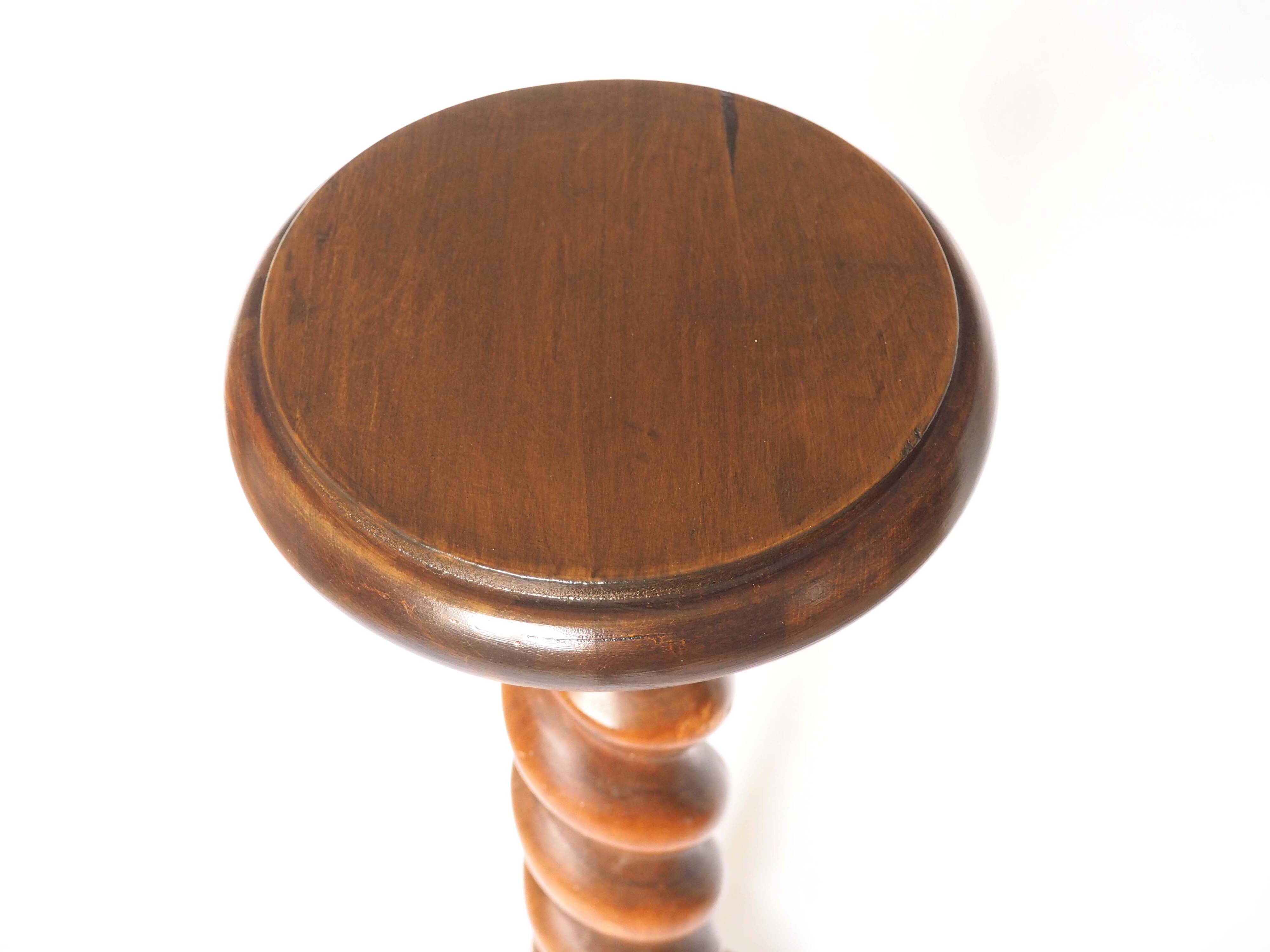 Pedestal column turned wood