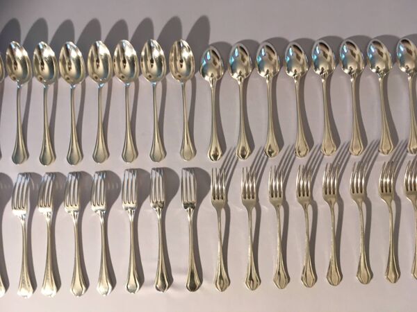 Ensemble de 18 couverts Christofle en métal argenté,modèle Printania