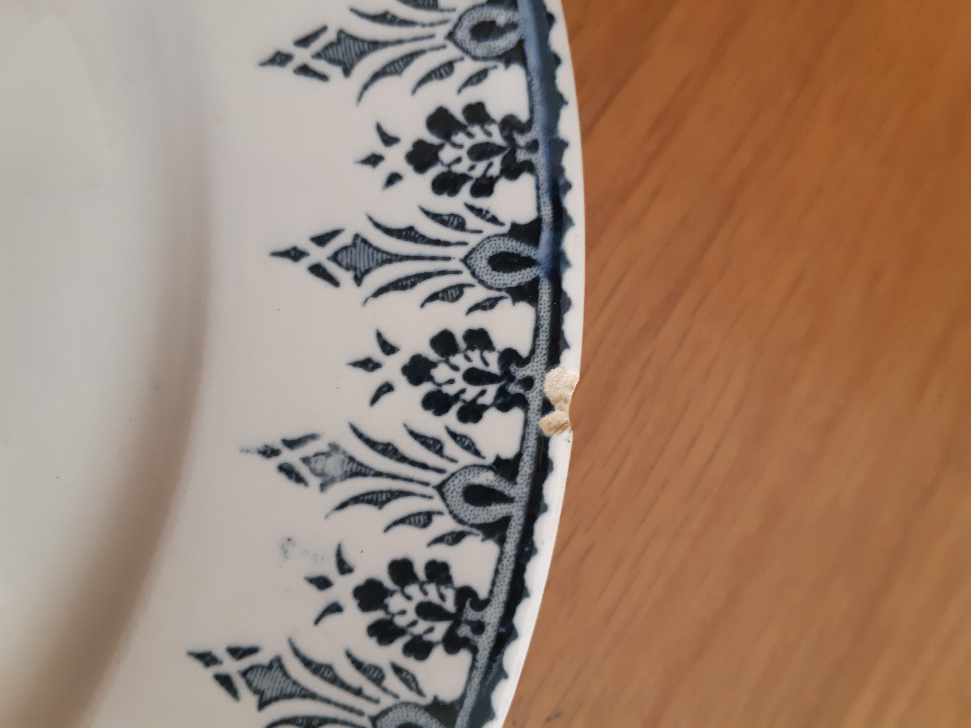 Flat earthenware plates from Sarreguemines Digoin, Algiers model