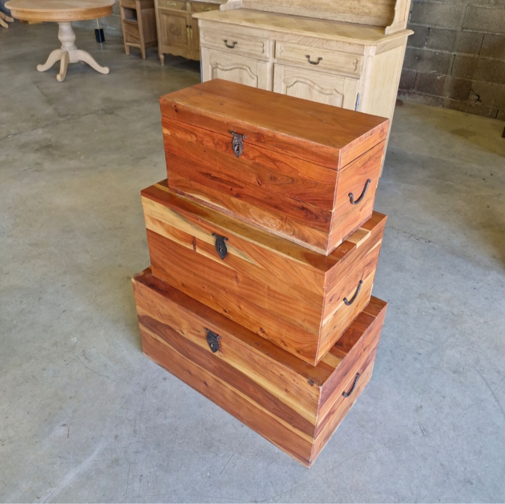 3 nesting chests in solid acacia