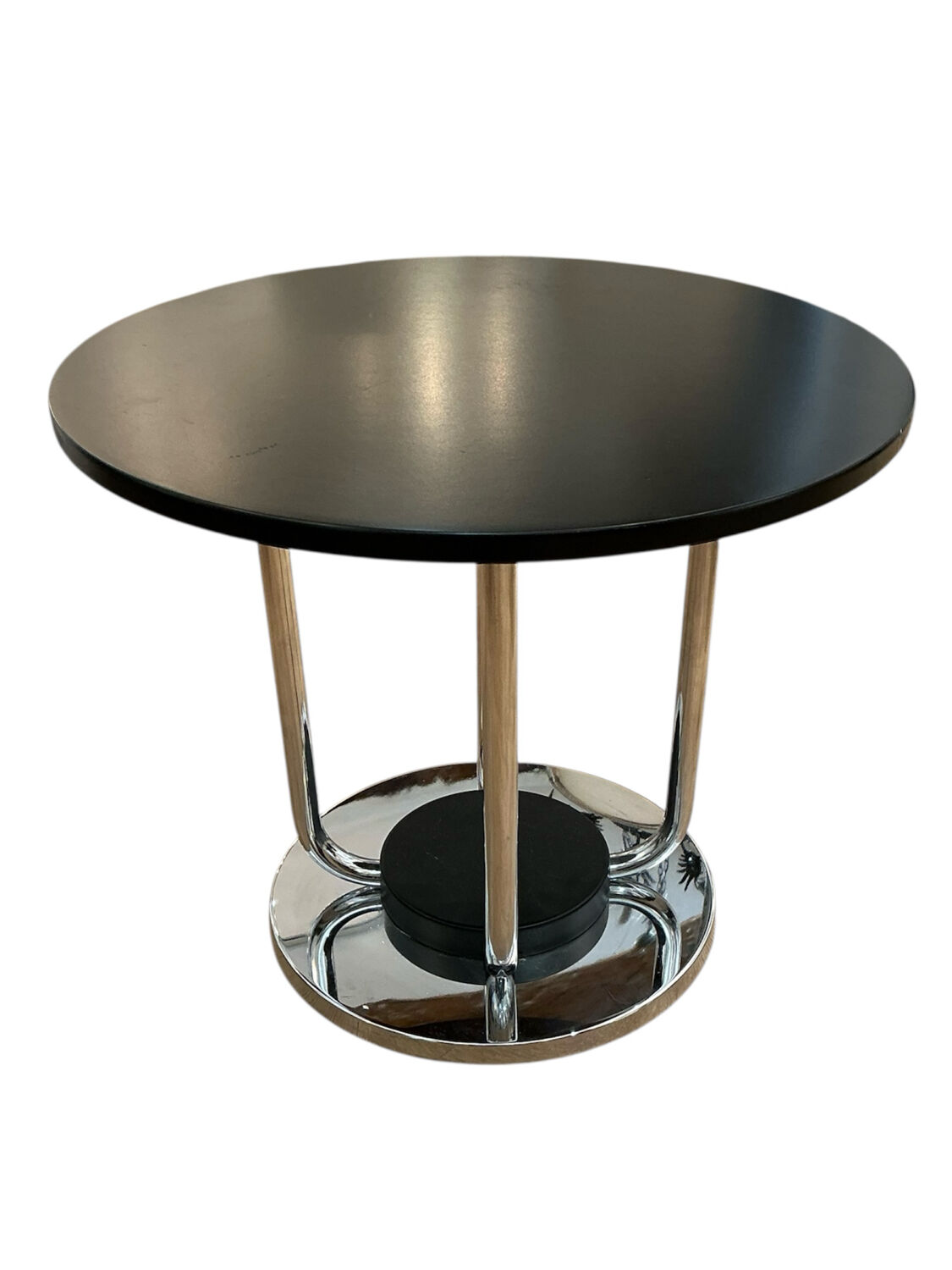 Round coffee table