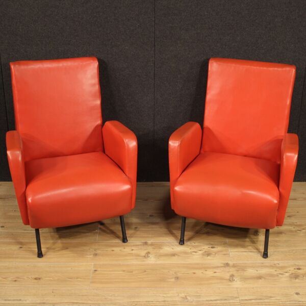 paire De fauteuils De Conception Italienne En Simili cuir Rouge