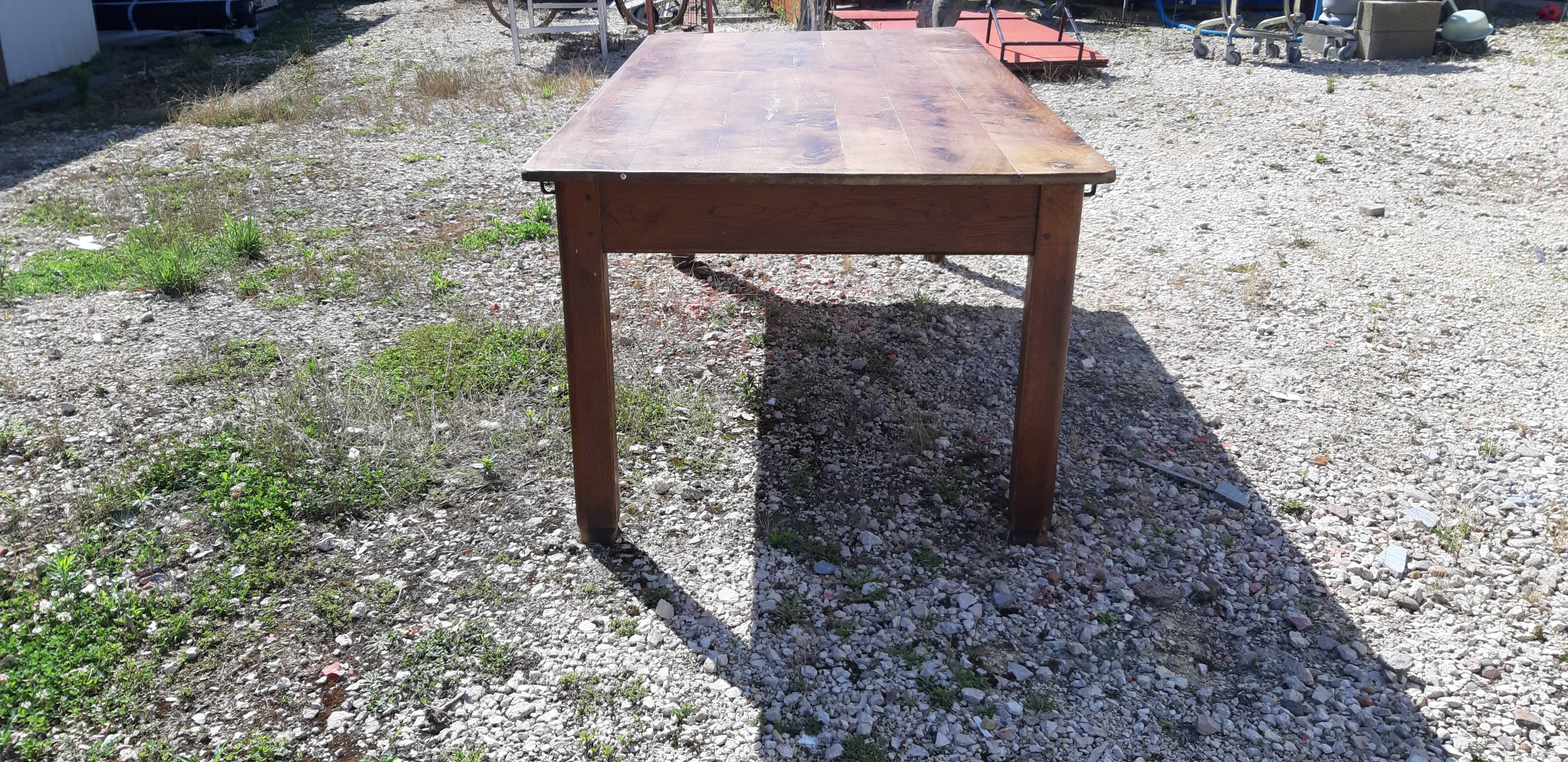 Country farm table in pine