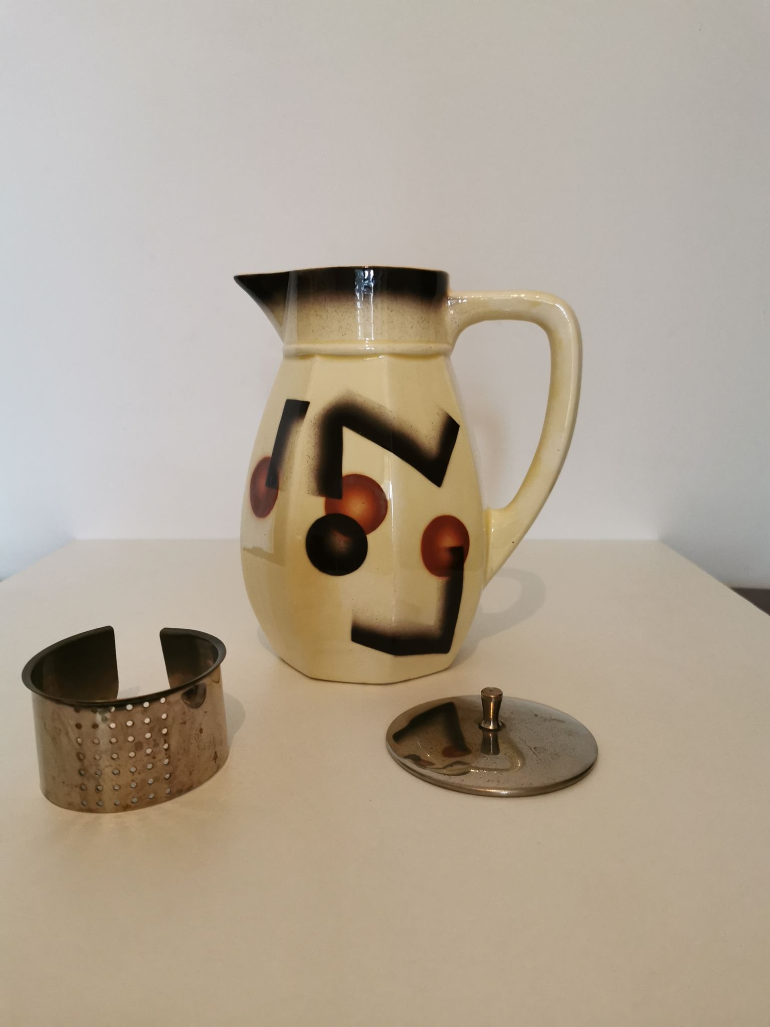 Pichet tisanière art déco en demi porcelaine "badonviller"