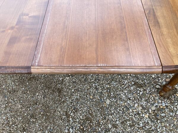Table ronde style Louis Philippe en merisier