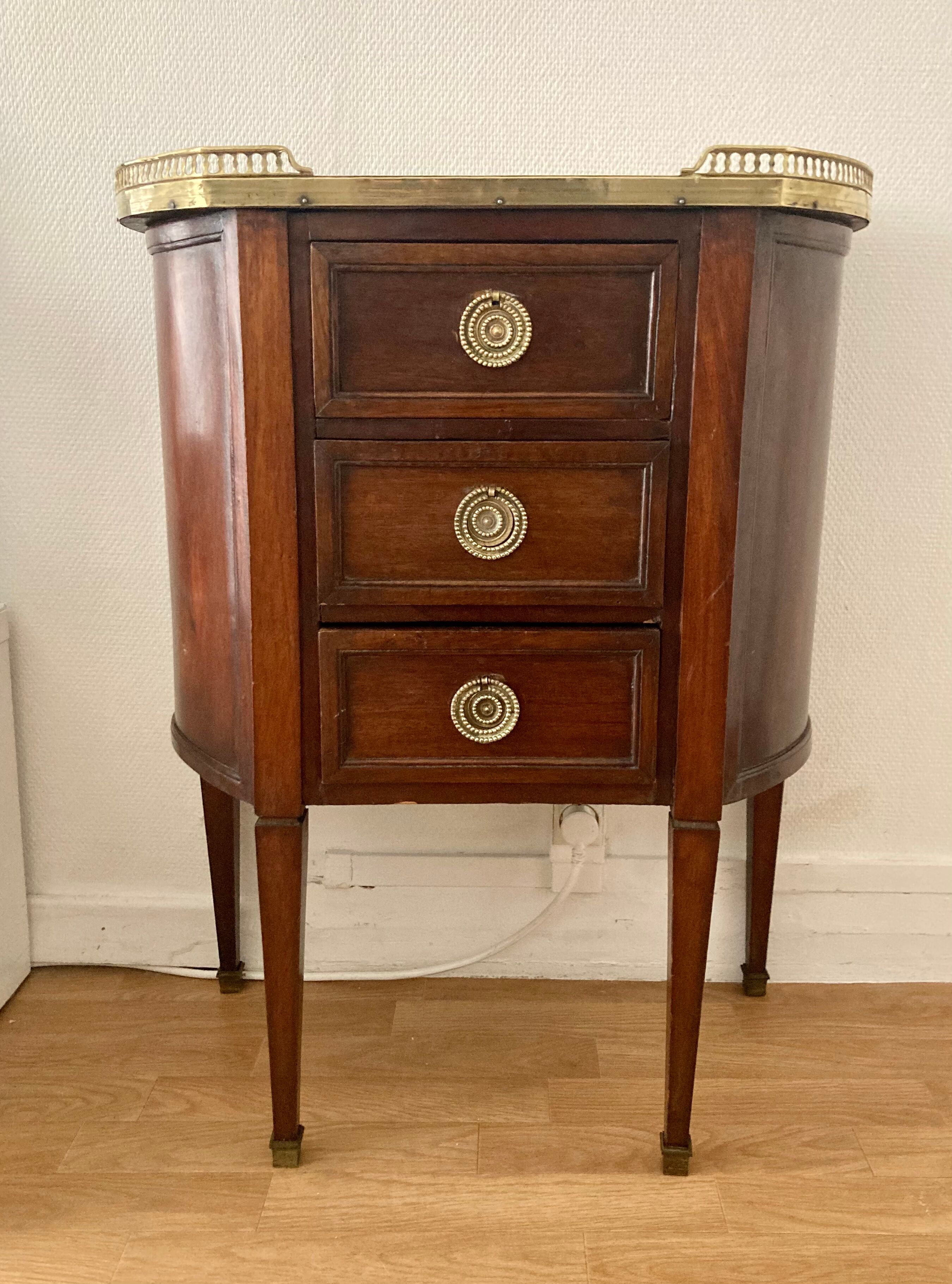 Commode demie lune style Louis XVI