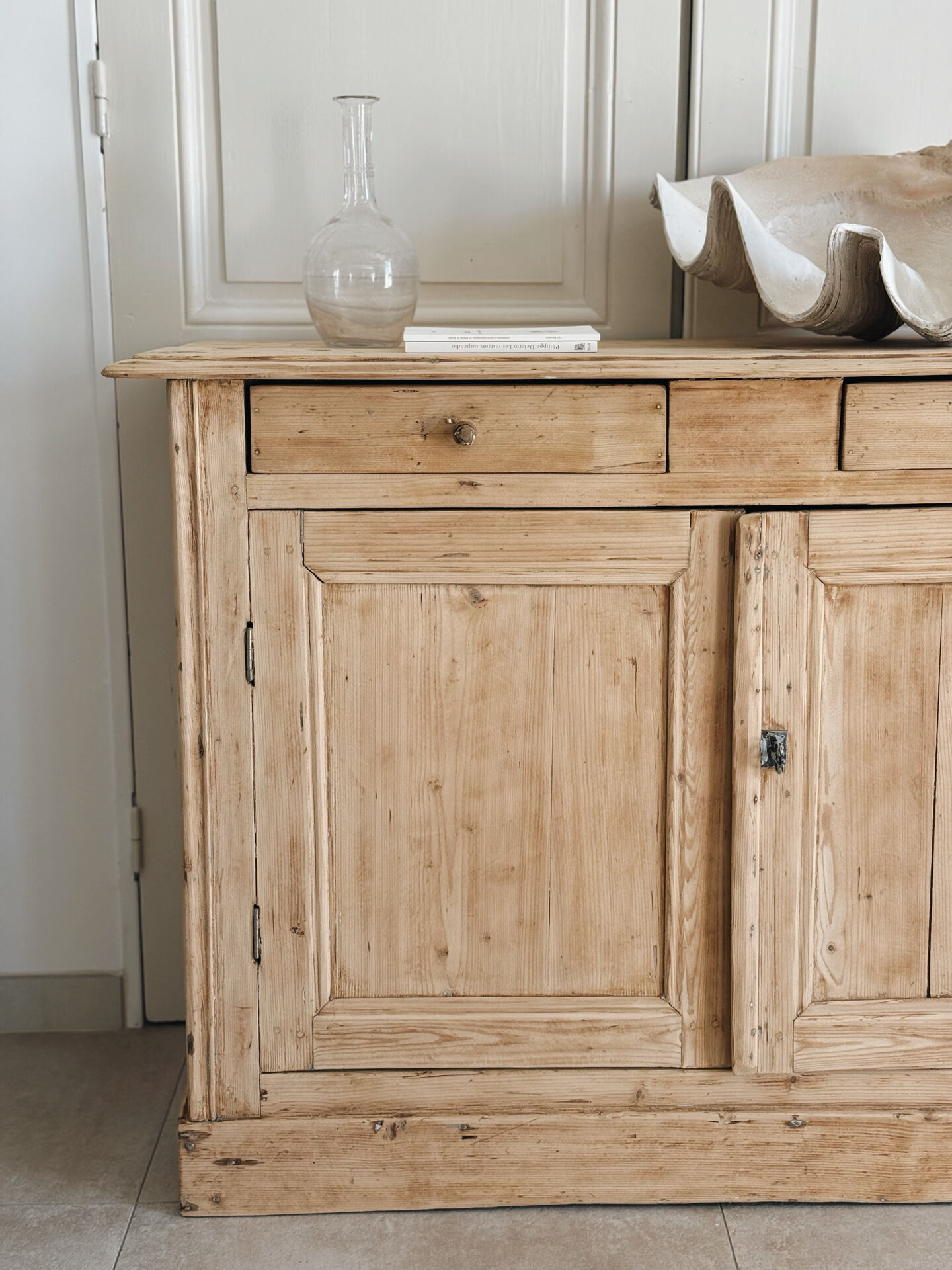 Buffet parisien en bois clair