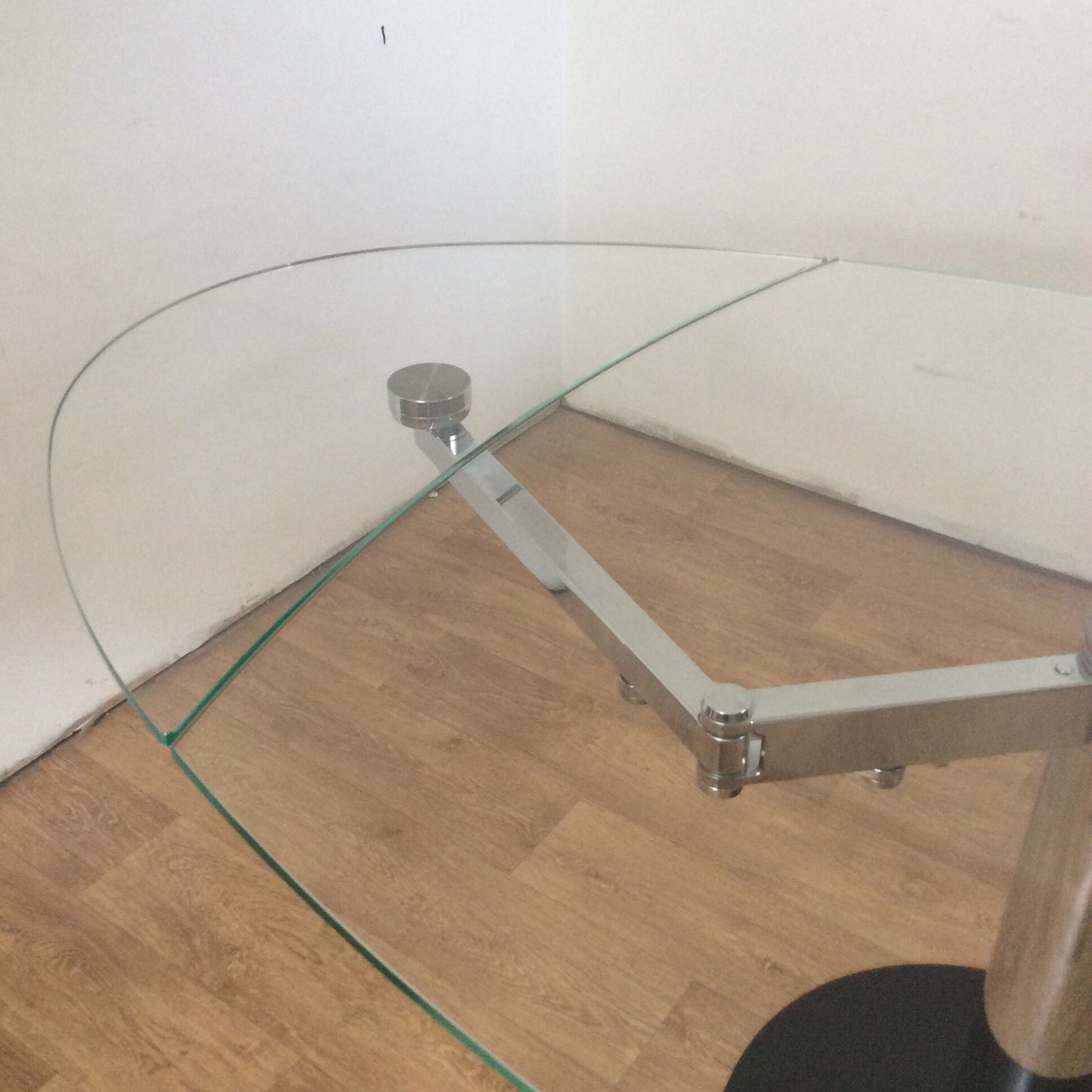 Groove extendable design dining table in tempered glass and chromed steel