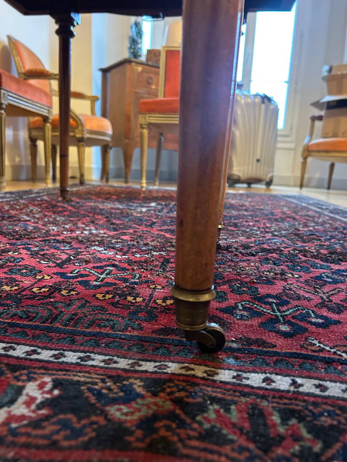 Grande table ovale en bois massif – style classique / maison de famill