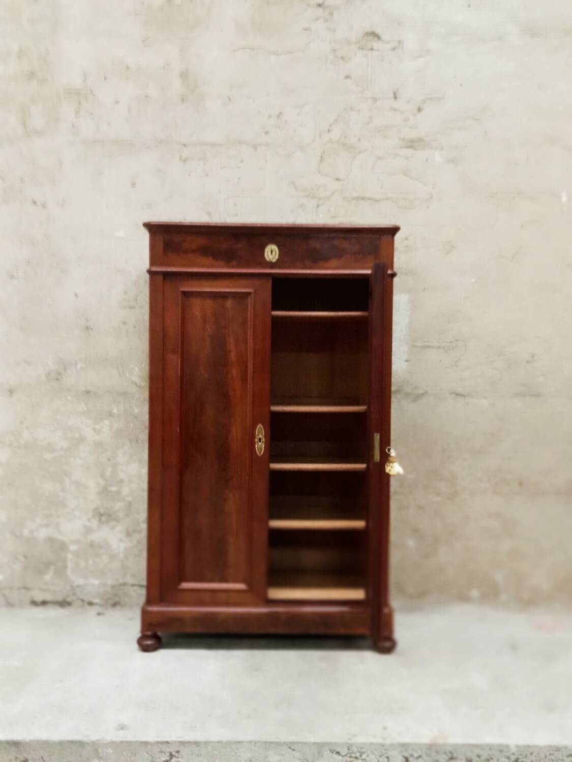 Mid-high mahogany furniture