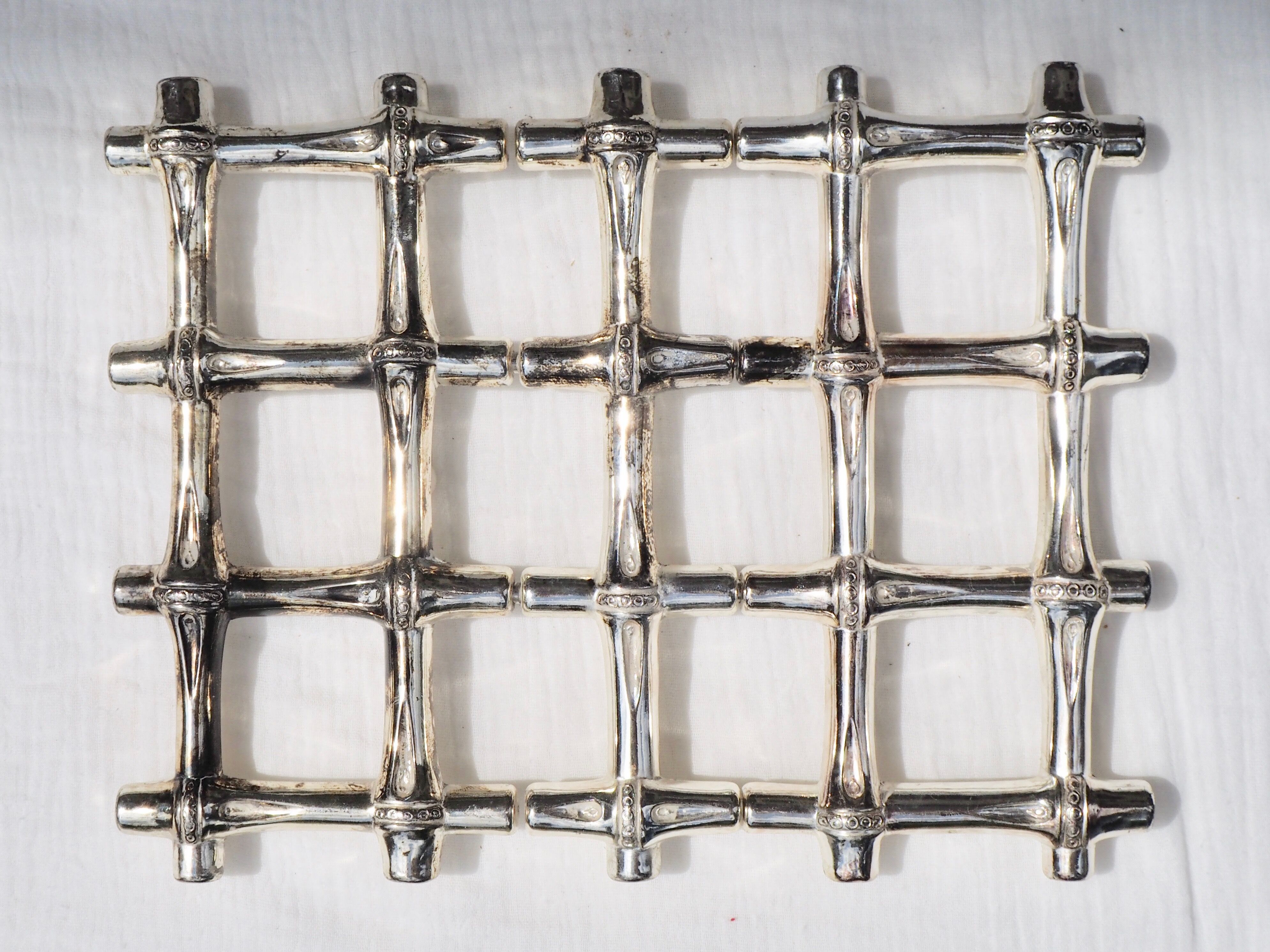 Bamboo-style silver underside