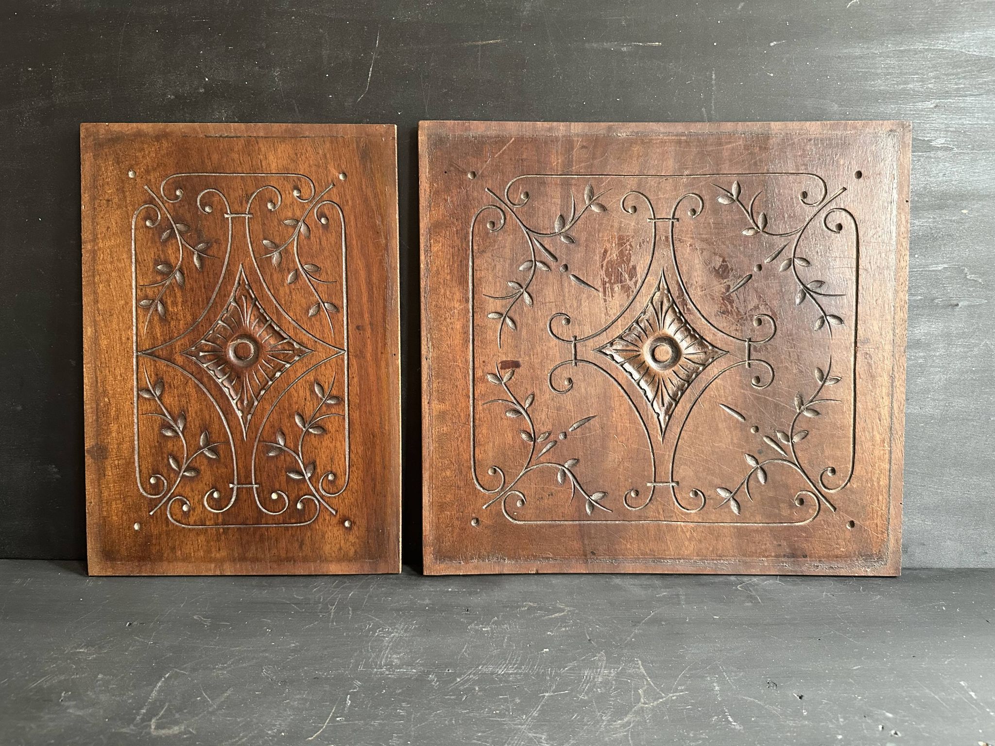 Pair of antique decorative panels in carved wood, late 19th century.