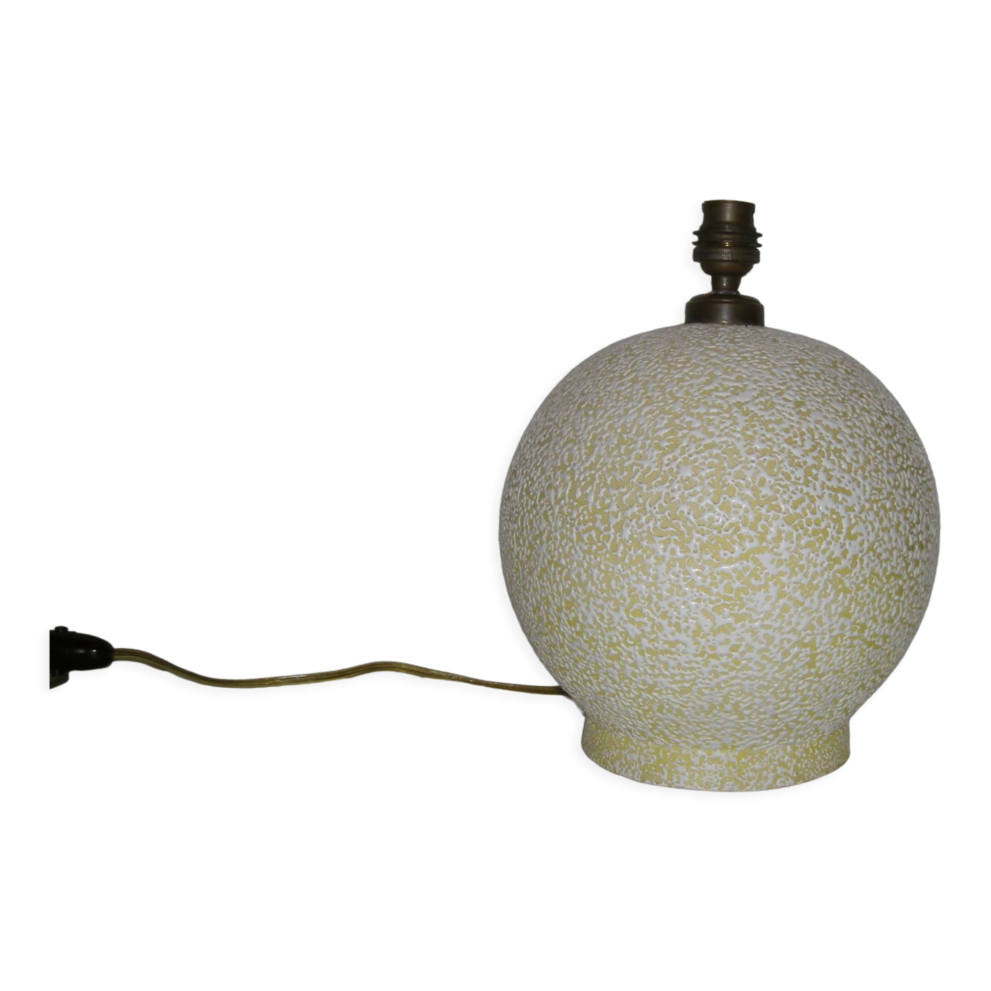 Cracked lamp base from the 30s