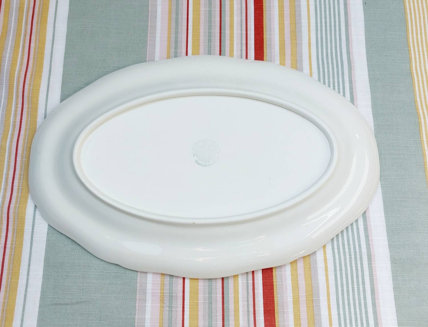 Villeroy & Boch brown scalloped oval serving dish