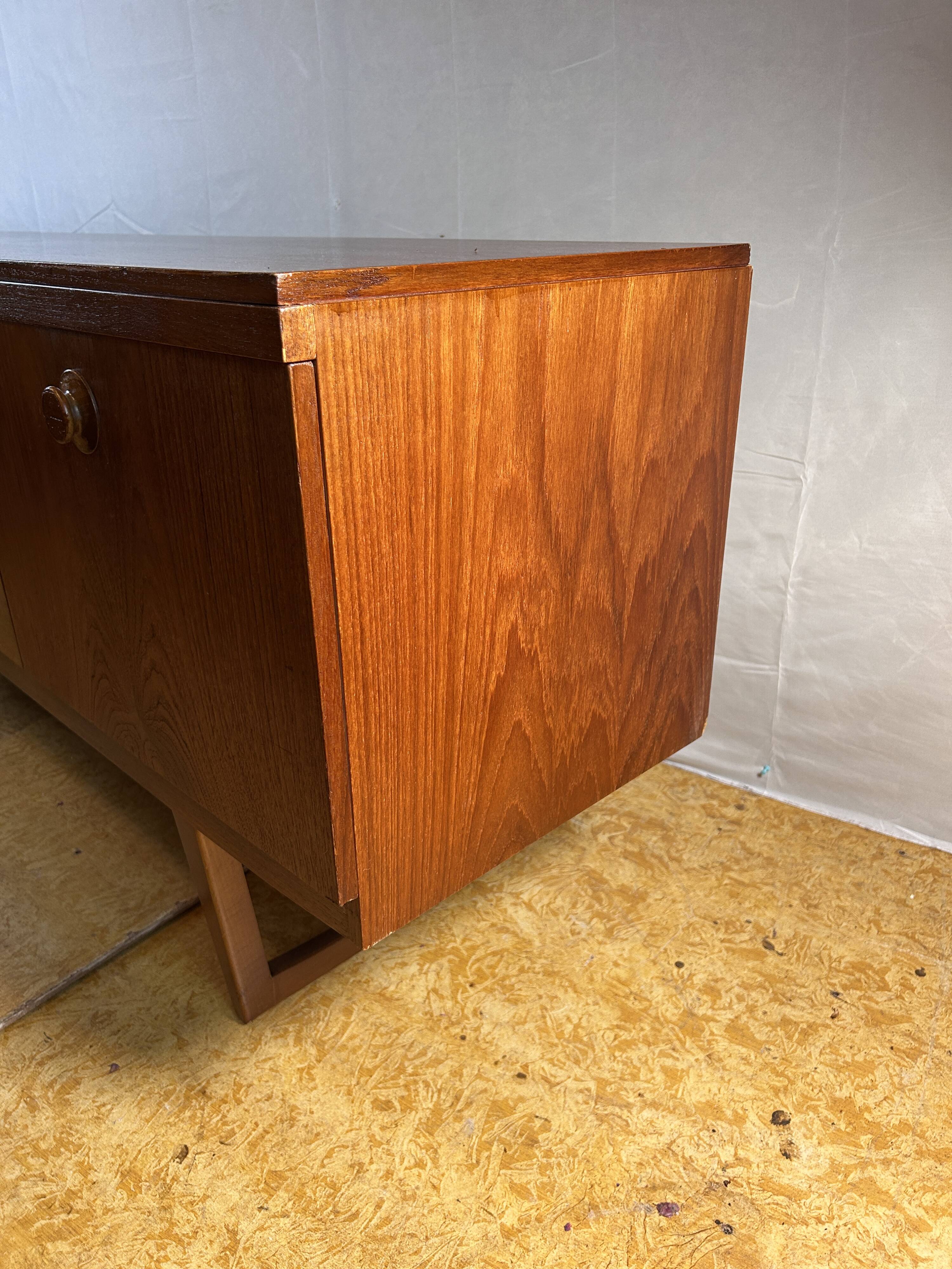 Buffet rétro vintage en teck du milieu du siècle par Beautility – Élégant des années 1960