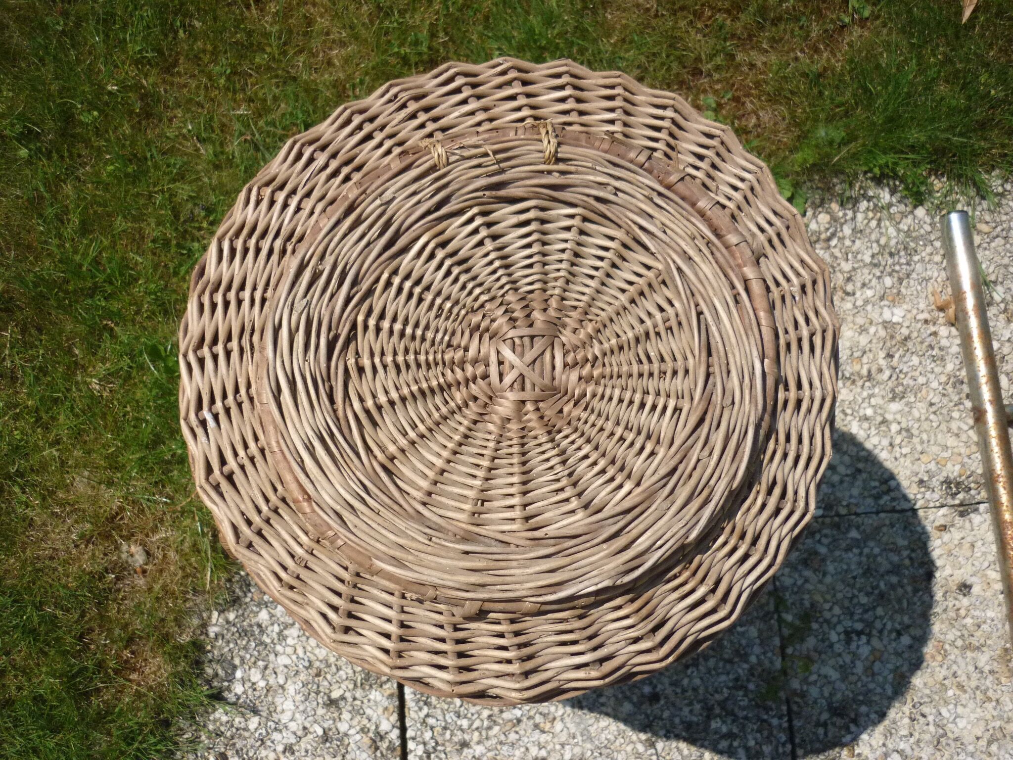 Rattan basket with lid