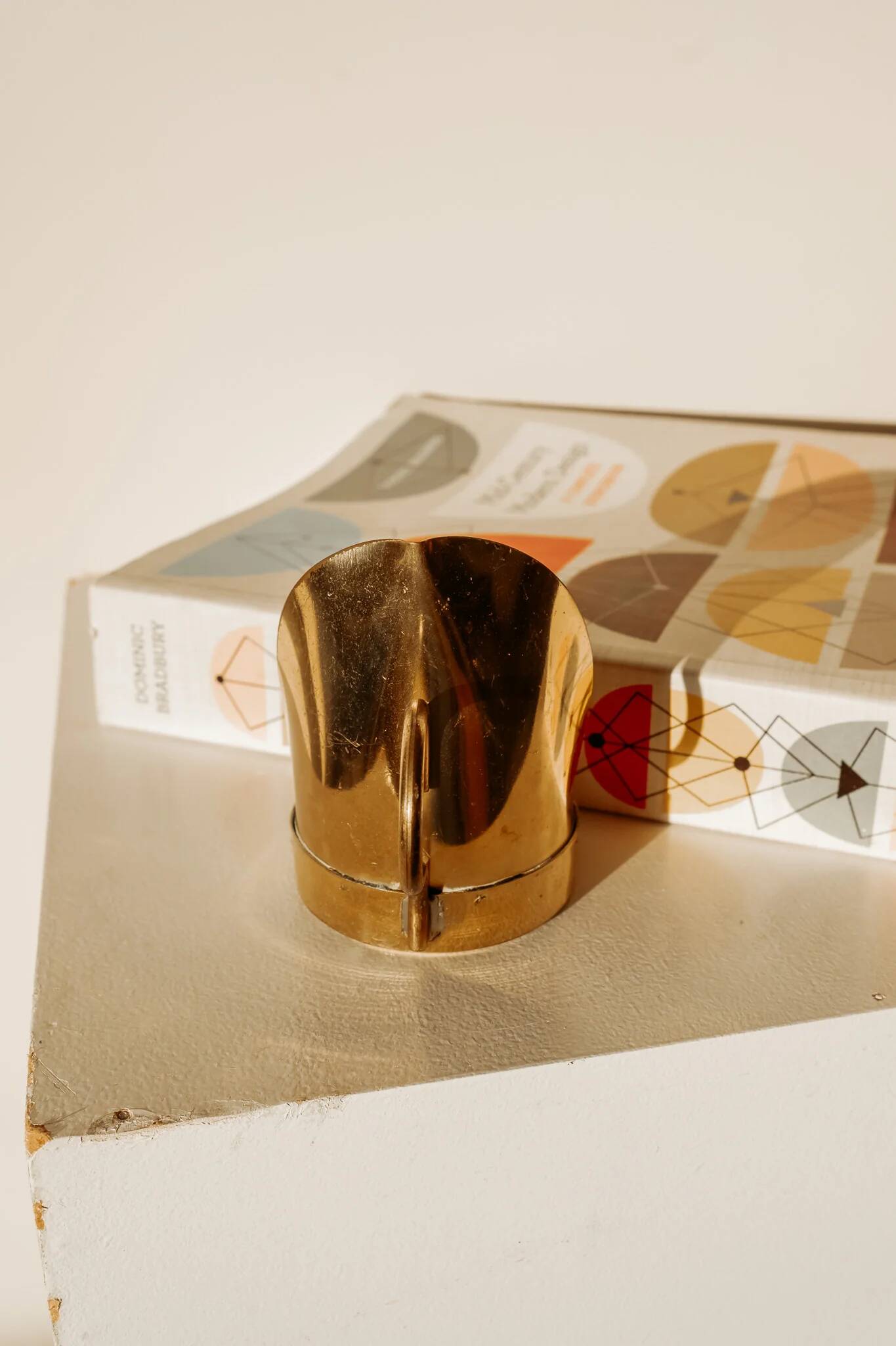 Brass tea light holder with handle