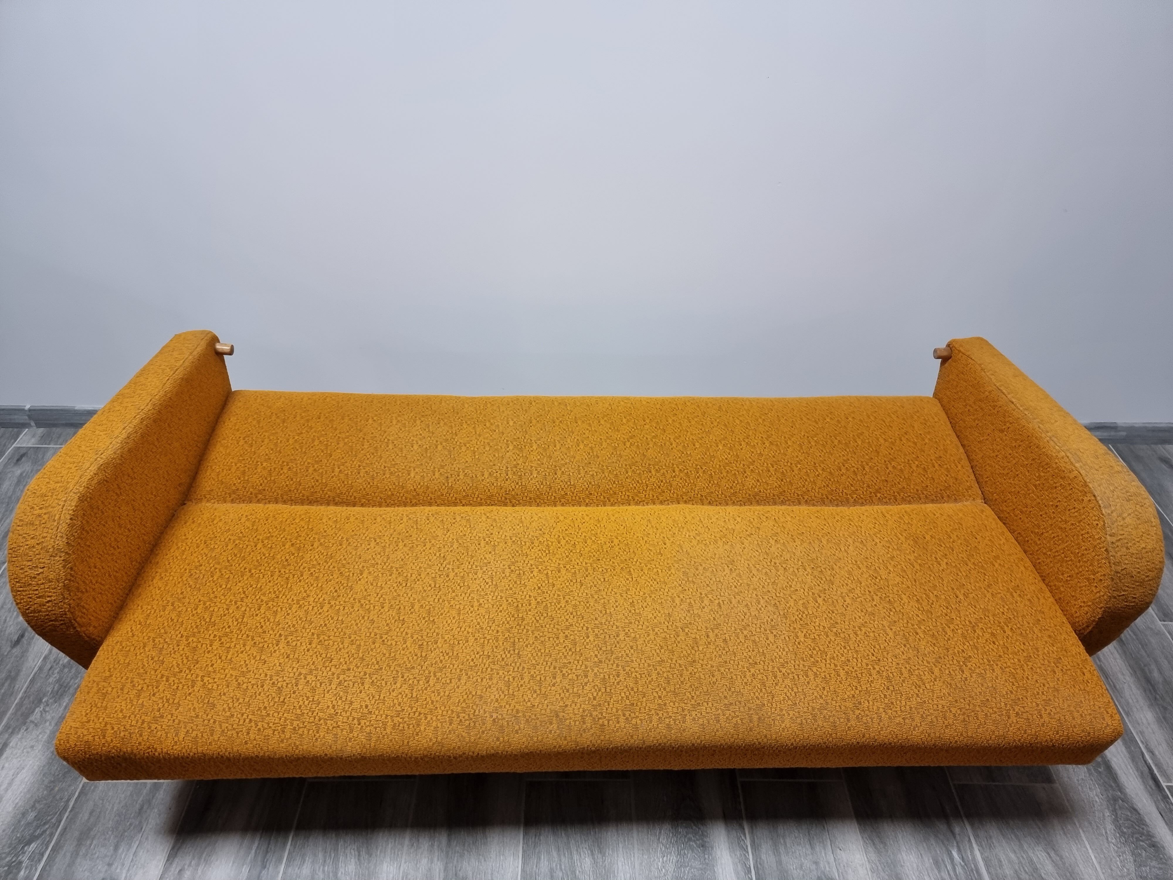 Sofa by Jindrich Halabala