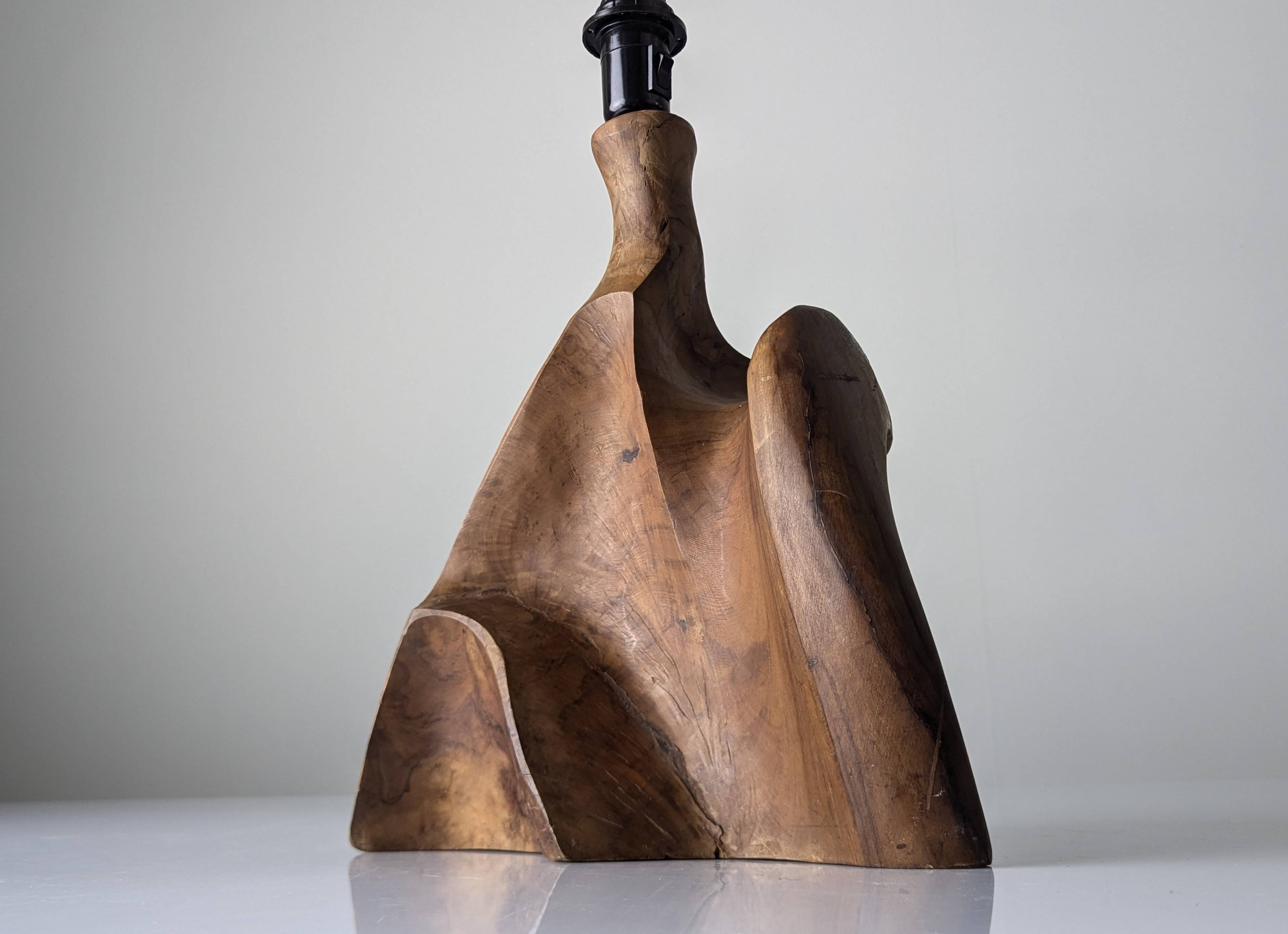 Sculptural table lamp in carved olive wood, organic modern 1970s