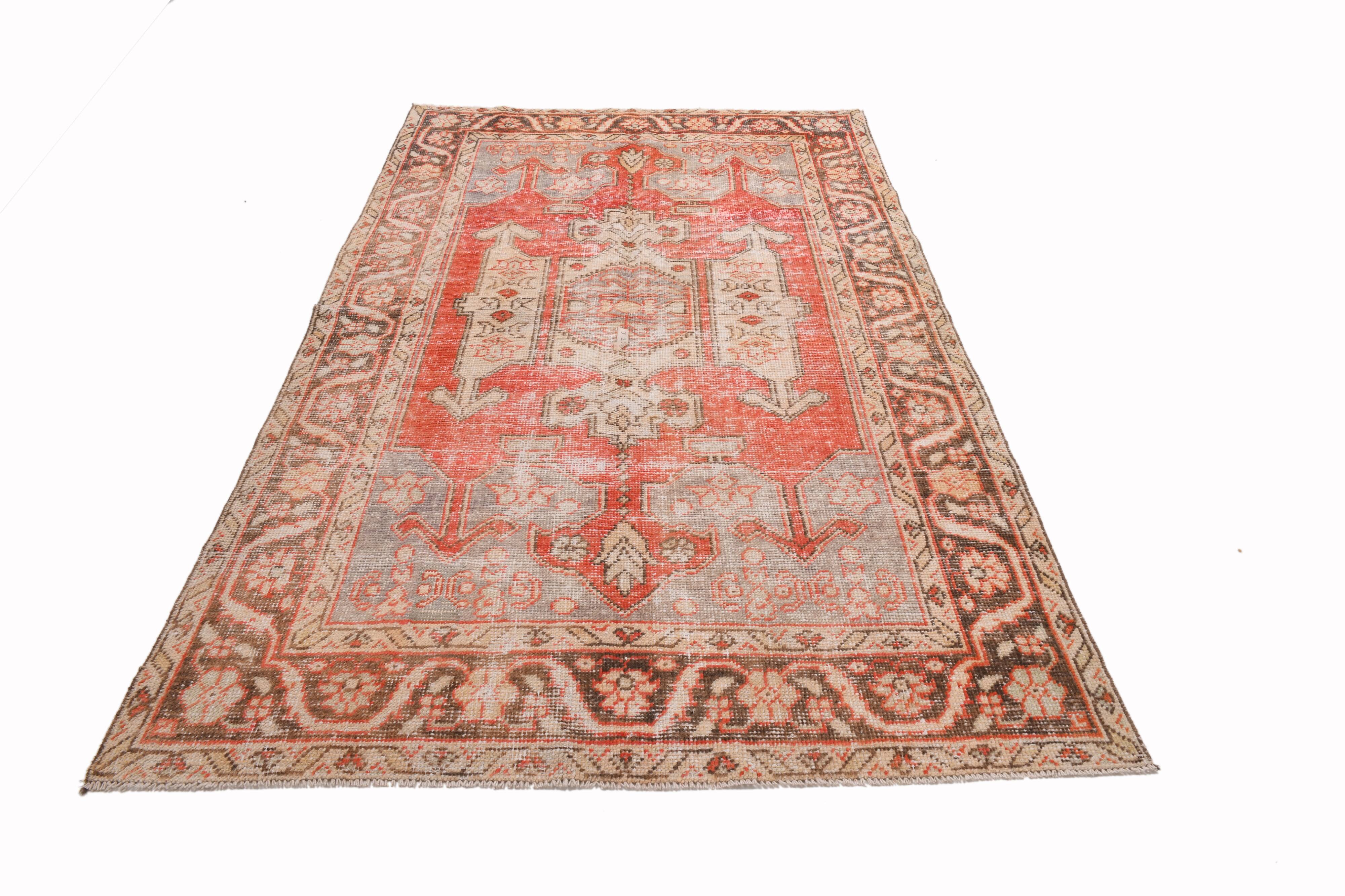 Tapis vintage à motifs orientaux rouge et crème