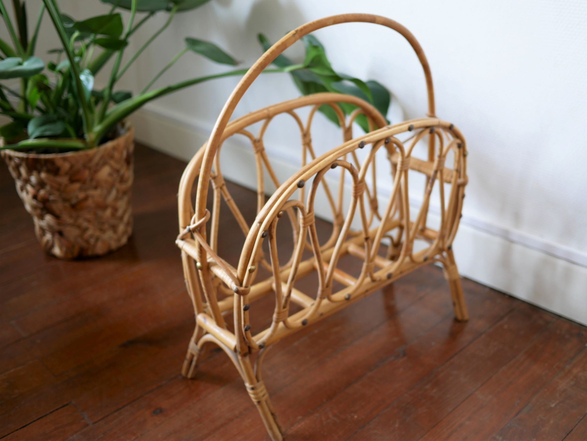 Magazine rack wicker