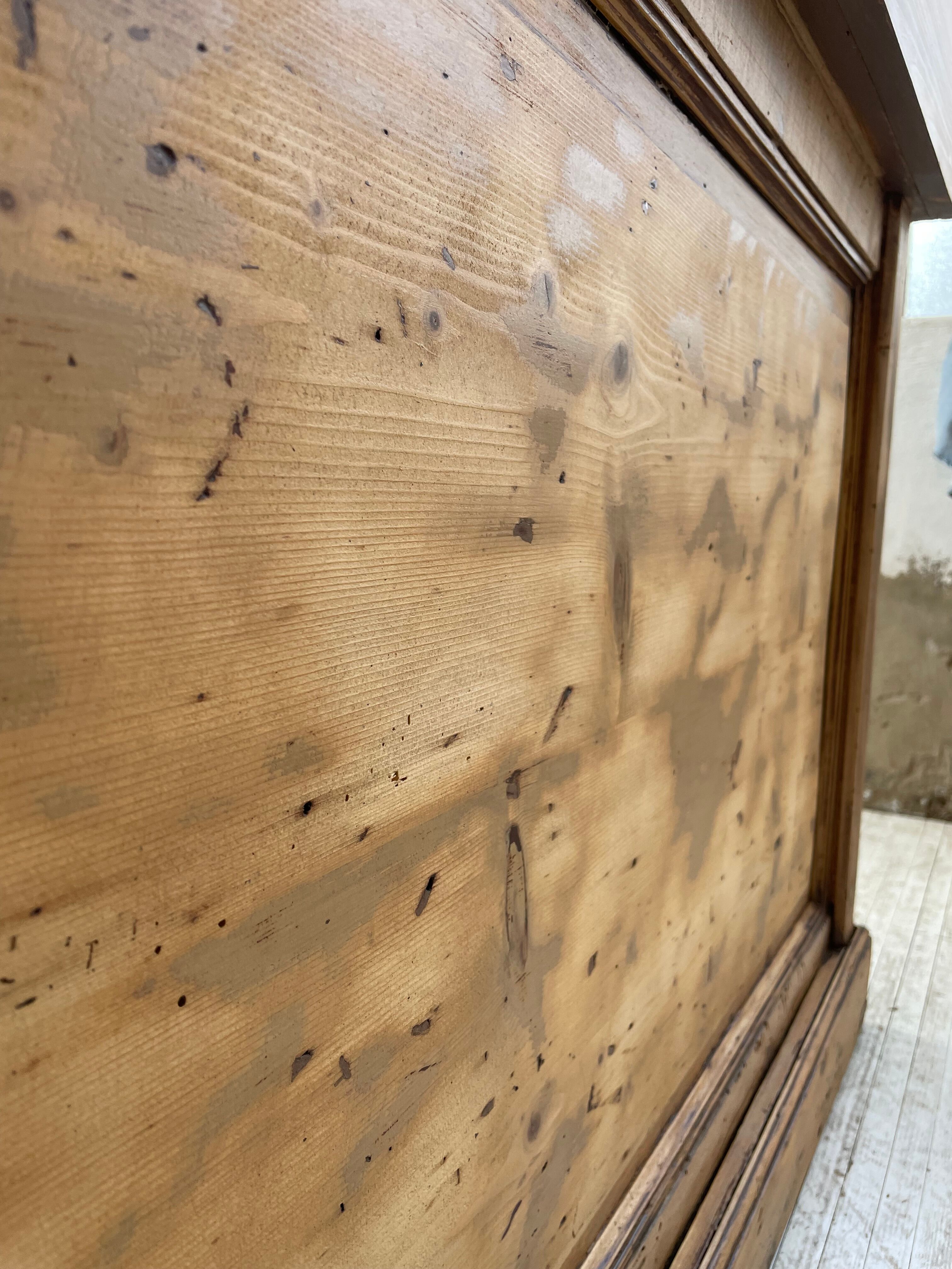 Trading counter central island pine