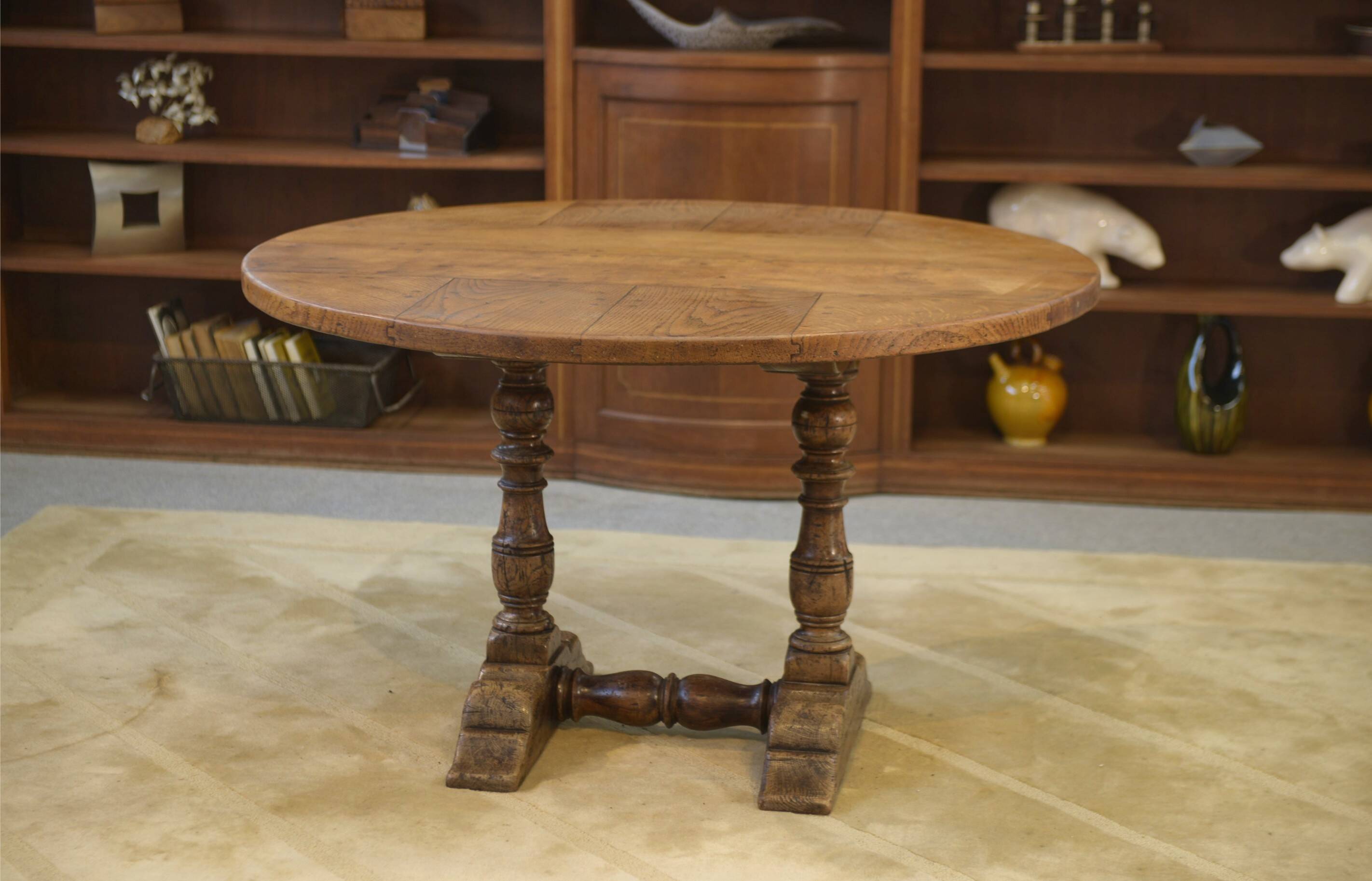 Table circulaire en chêne début 20ème