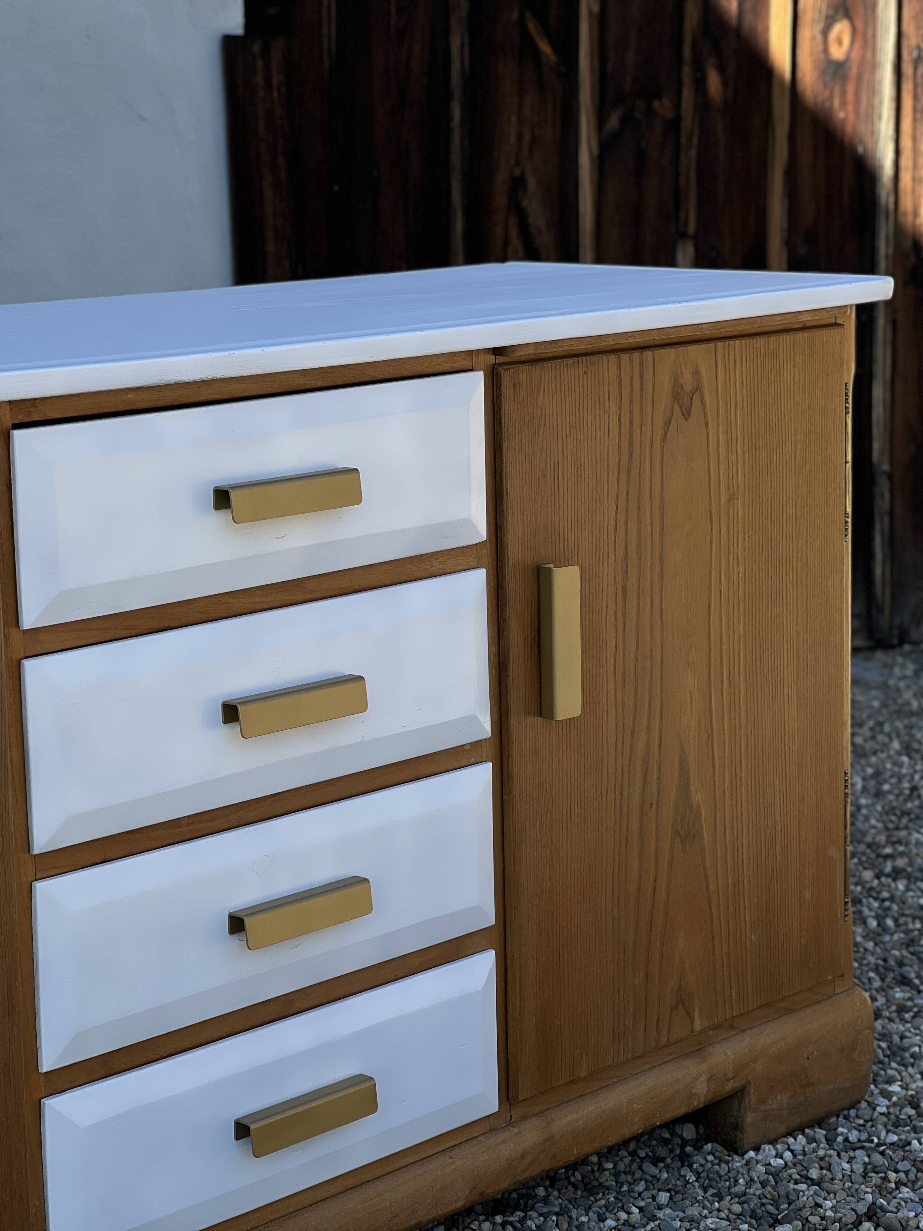 Wooden chest of drawers