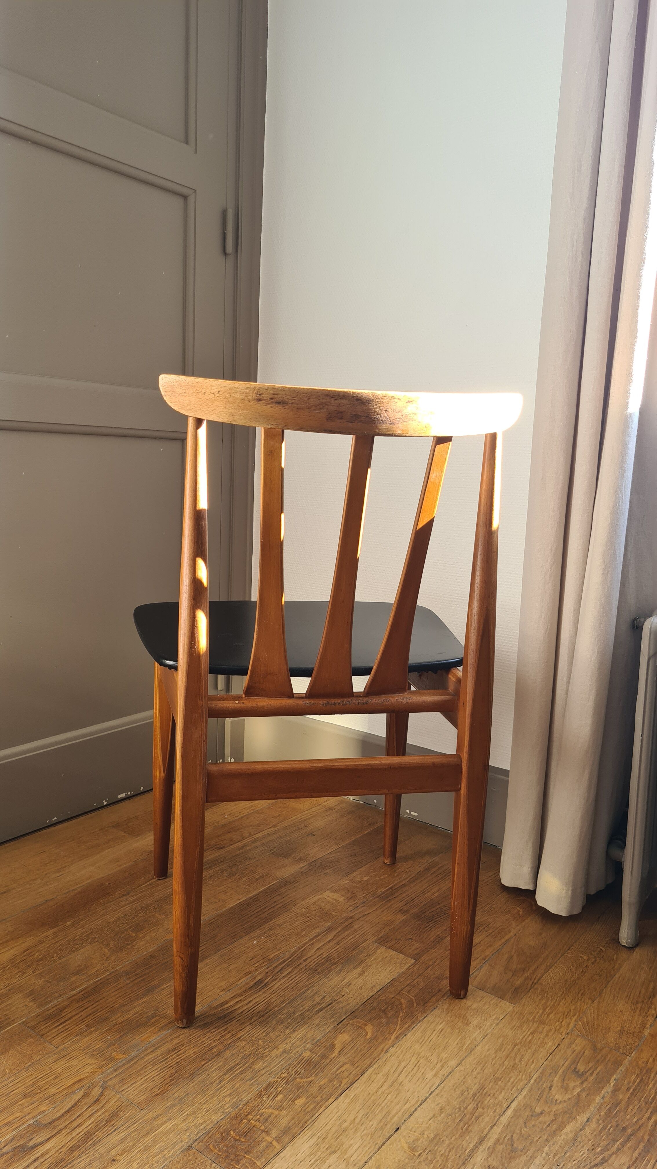 English chair wood and skai