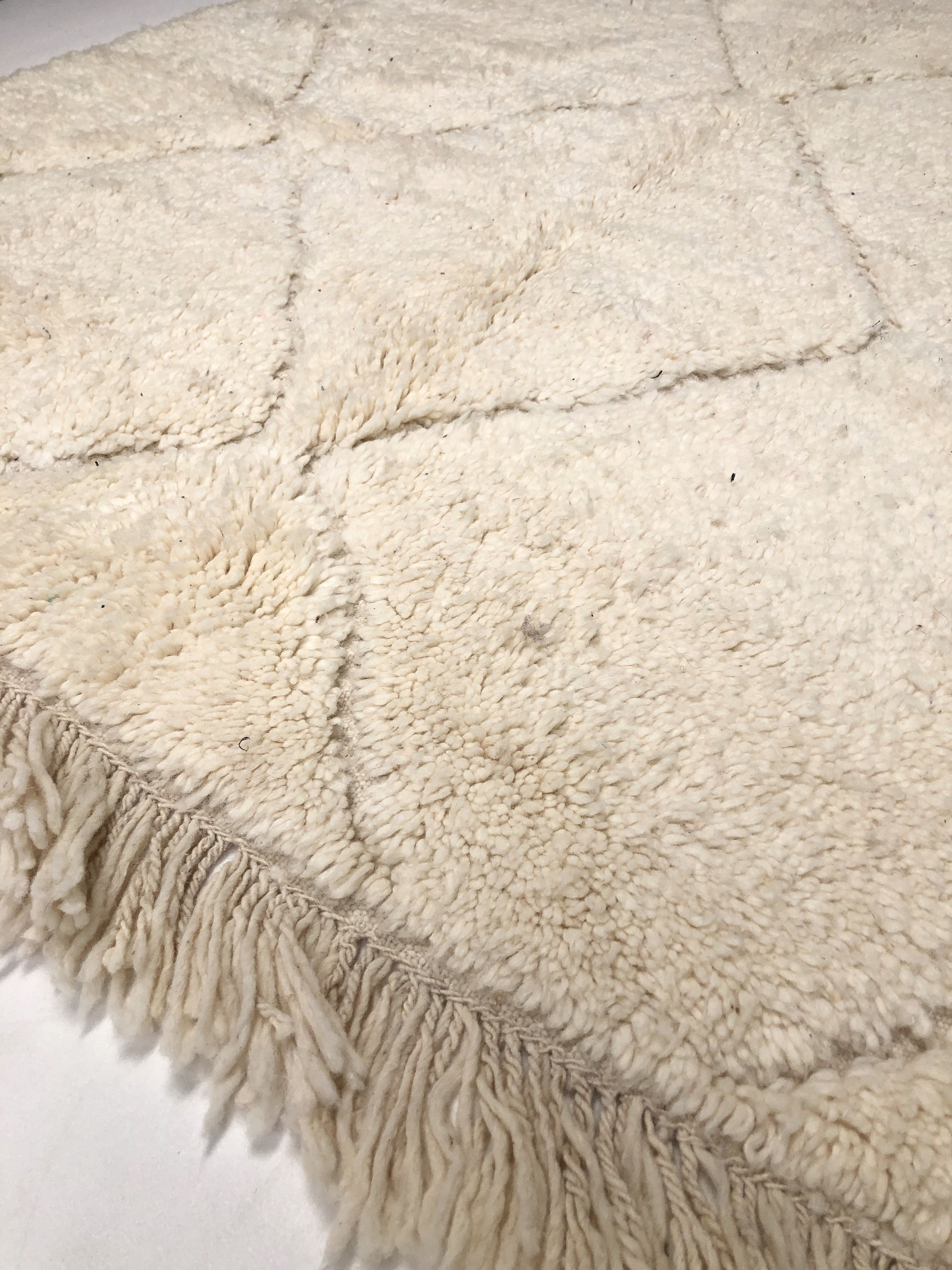 Berber carpet Beni Ouarain new ecru with engraved ecrus patterns 2,15x1.52m
