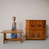 Buffet et table en bois pour poupée