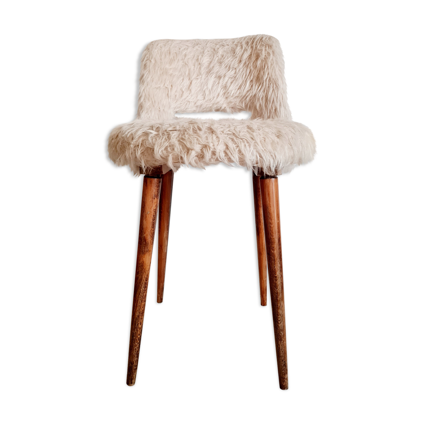 Chaise moumoute crème piétement fuseau bois