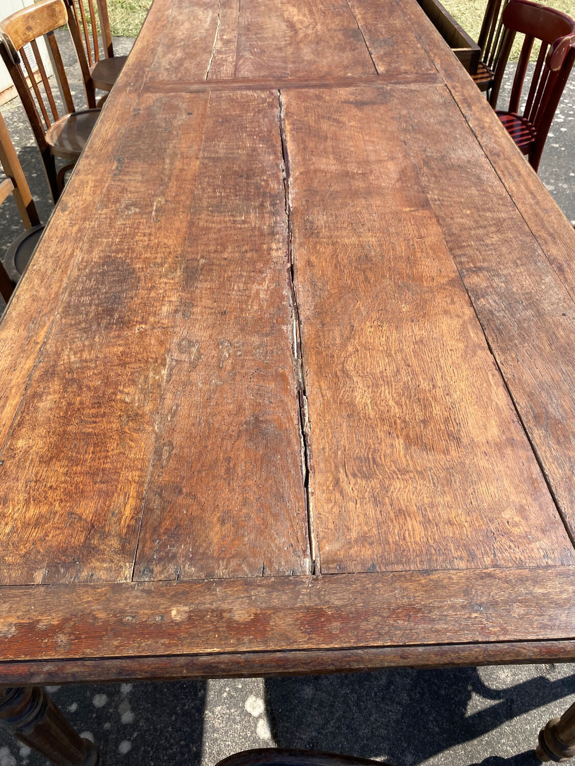 Draper table and its 10 chairs