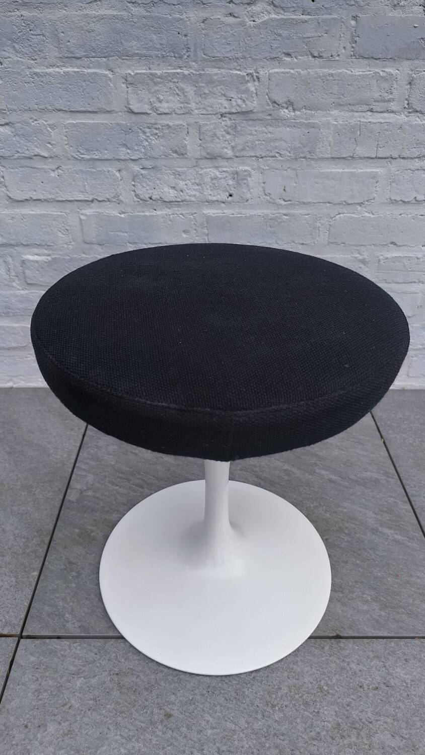 Knoll International Eero Saarinen stool 1970