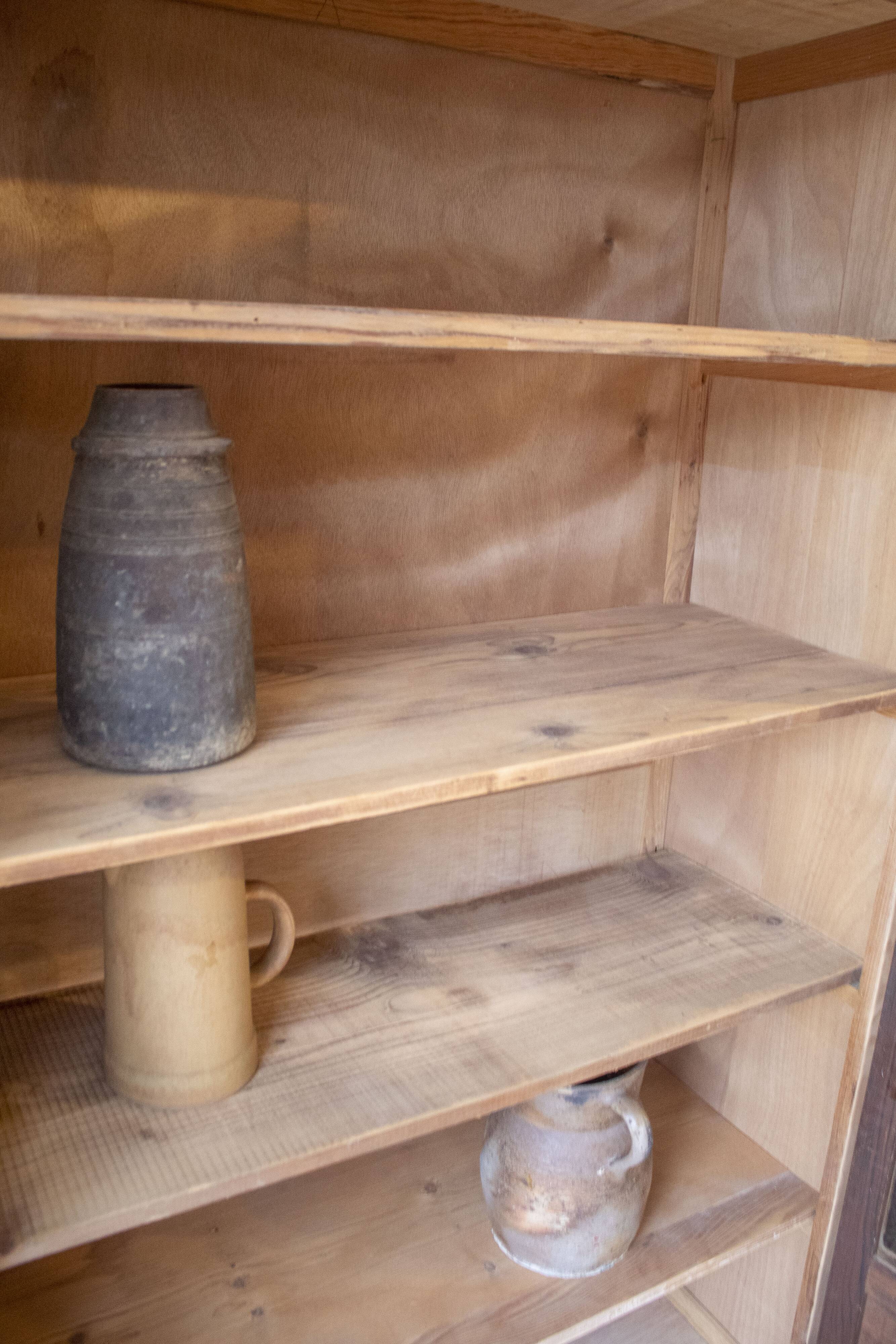 Armoire bibliotheque vitrée parisienne