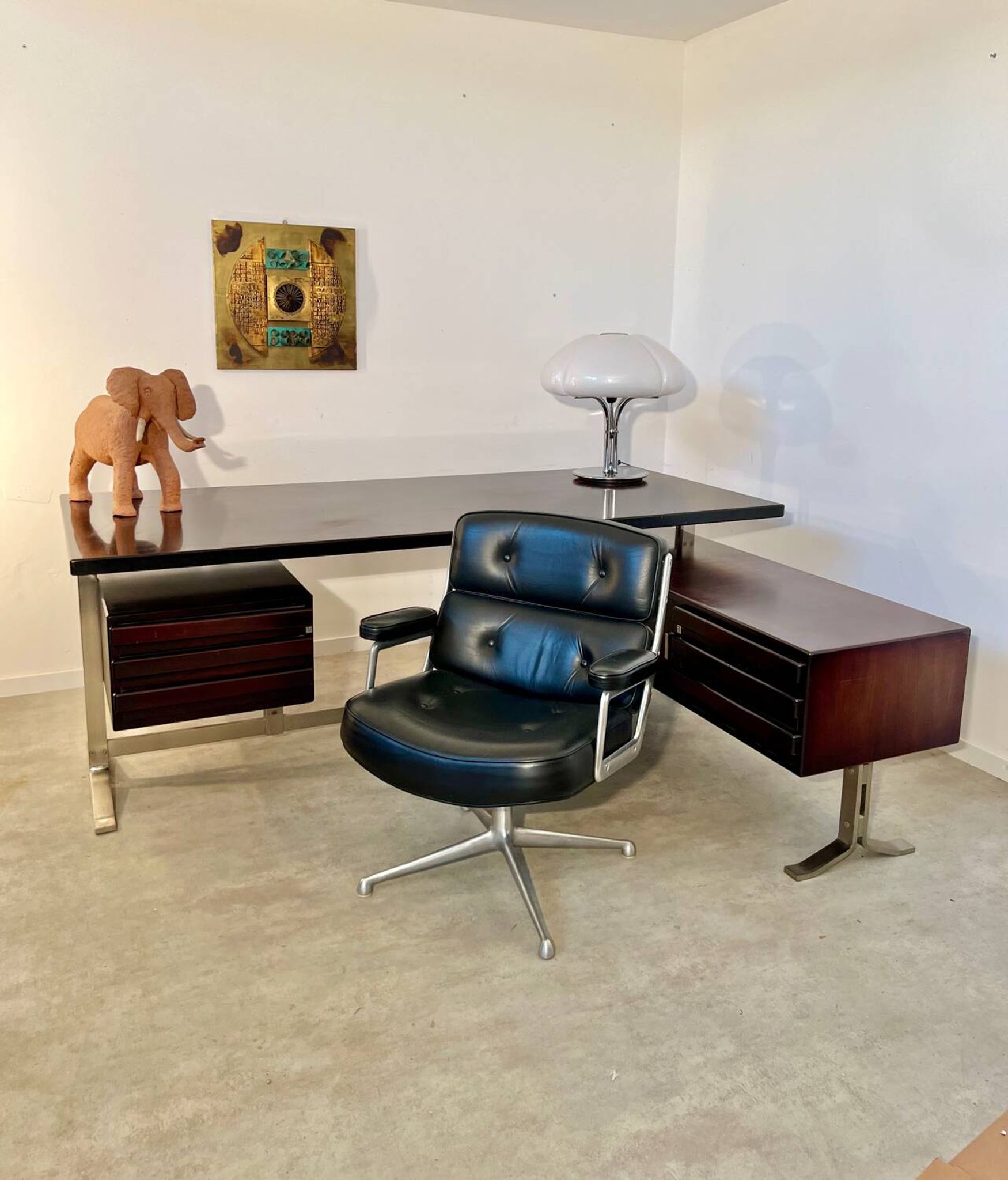 Vintage president corner desk in rosewood design by Gianni Moscatelli vintage