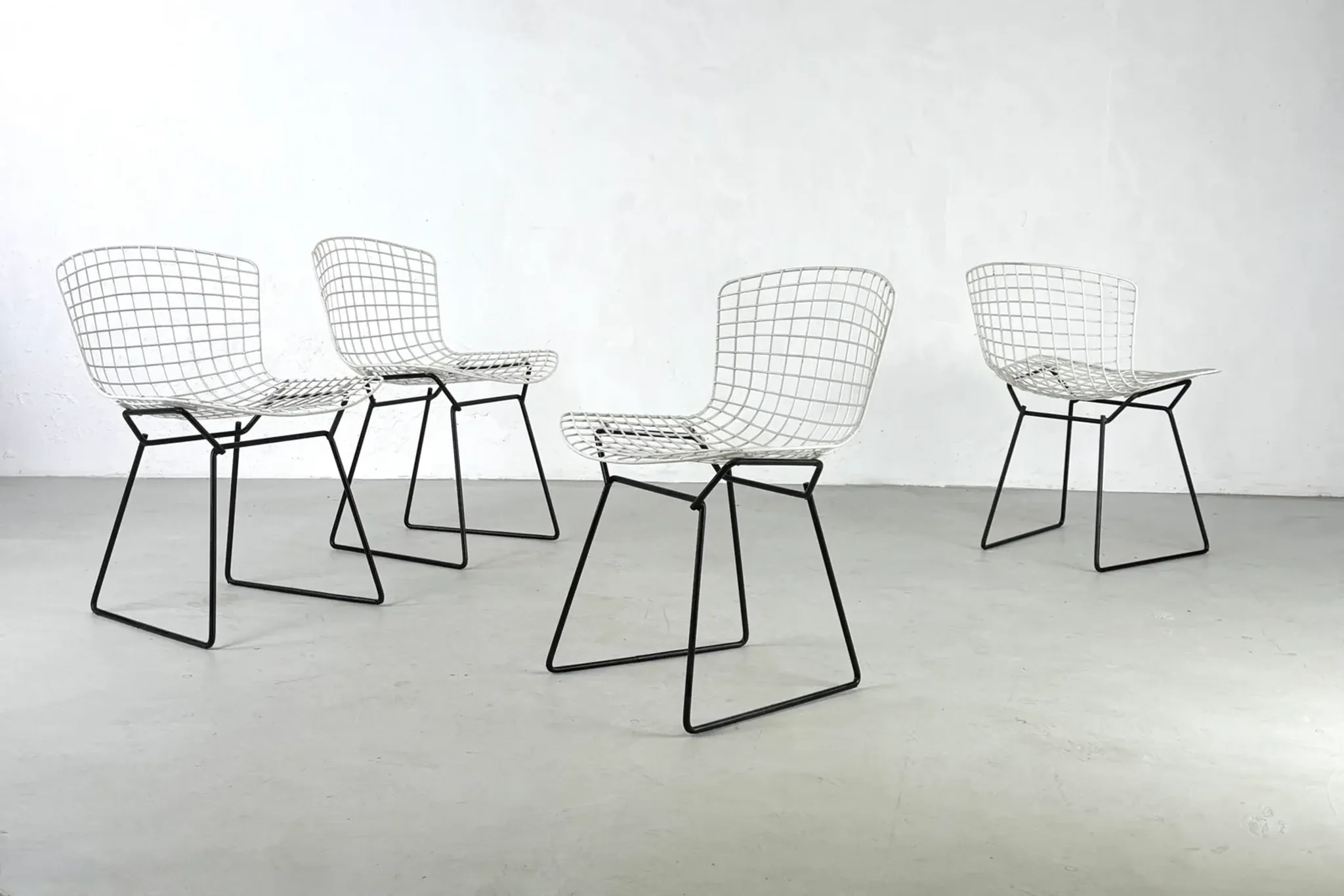 Set of 4 chairs model 420 by Harry Bertoia for Knoll – 1950s