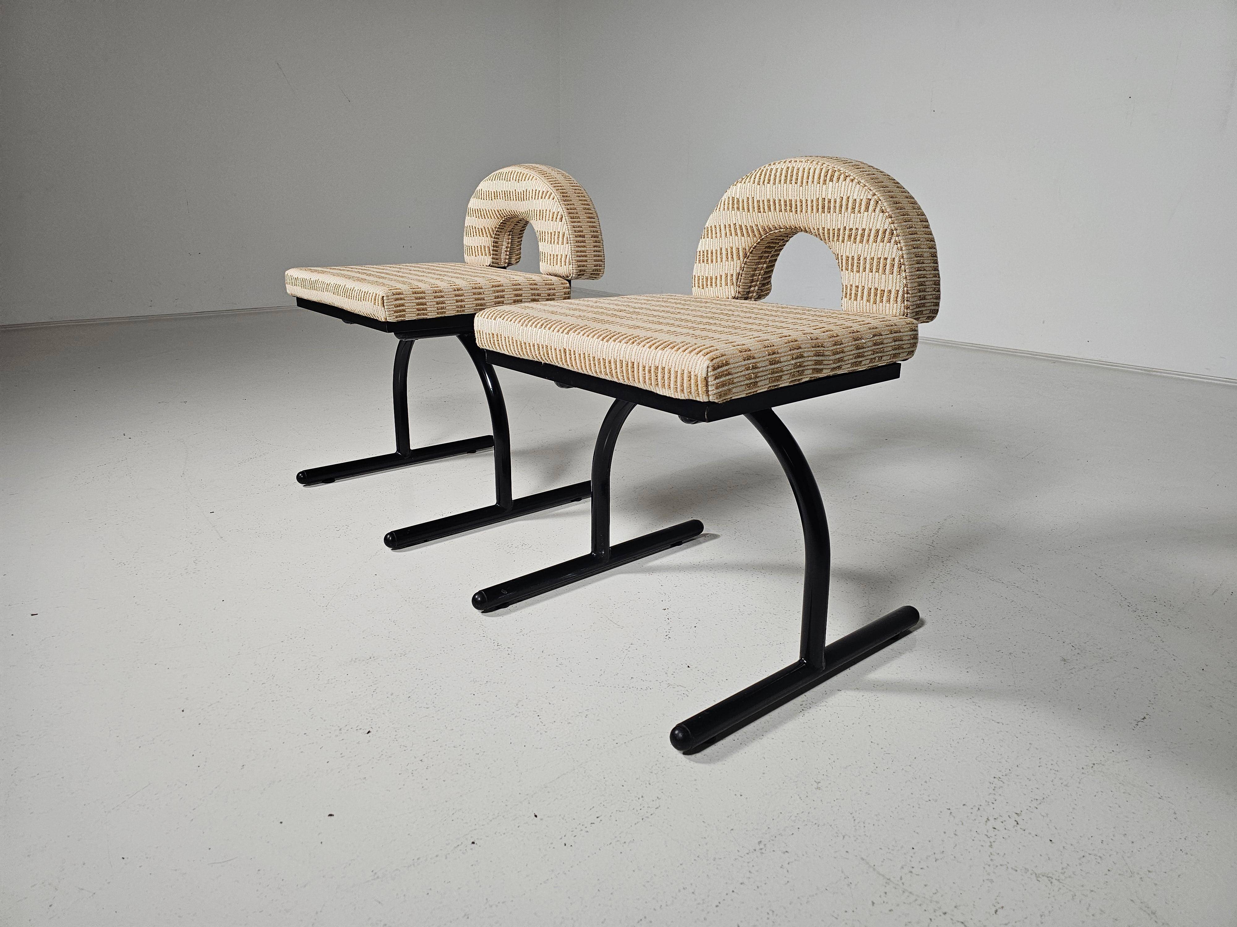 Set of 2 chairs, Italy 1980s.